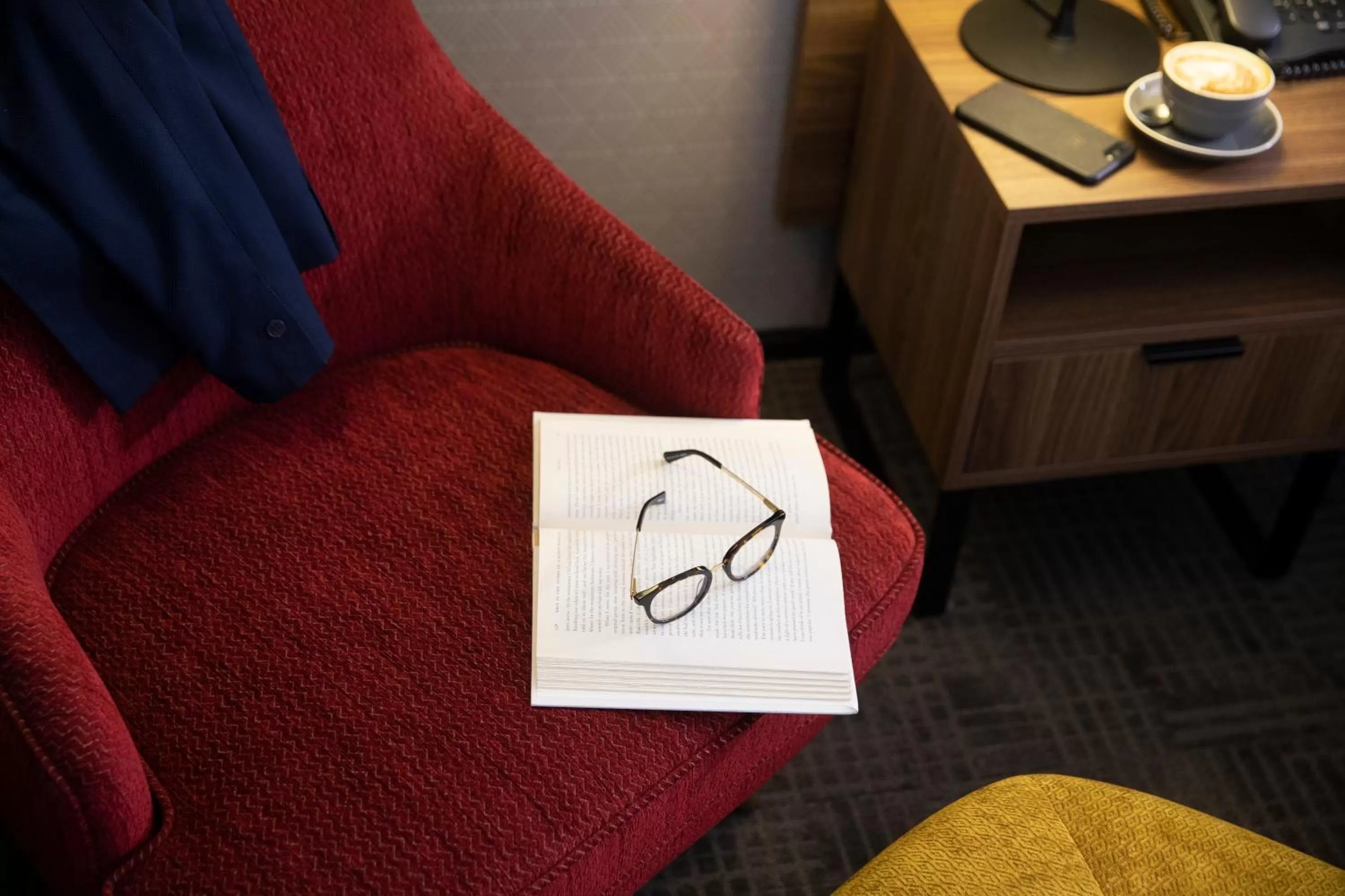 Seating area in Novotel Sydney International Airport