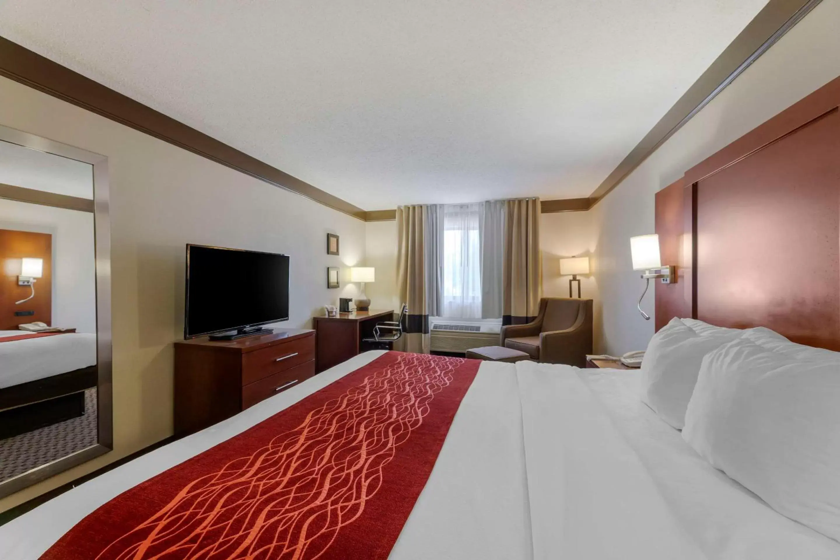 Standard King Room - Non-Smoking in Comfort Inn Mount Vernon Standard King Room - Non-Smoking in Comfort Inn Mount Vernon