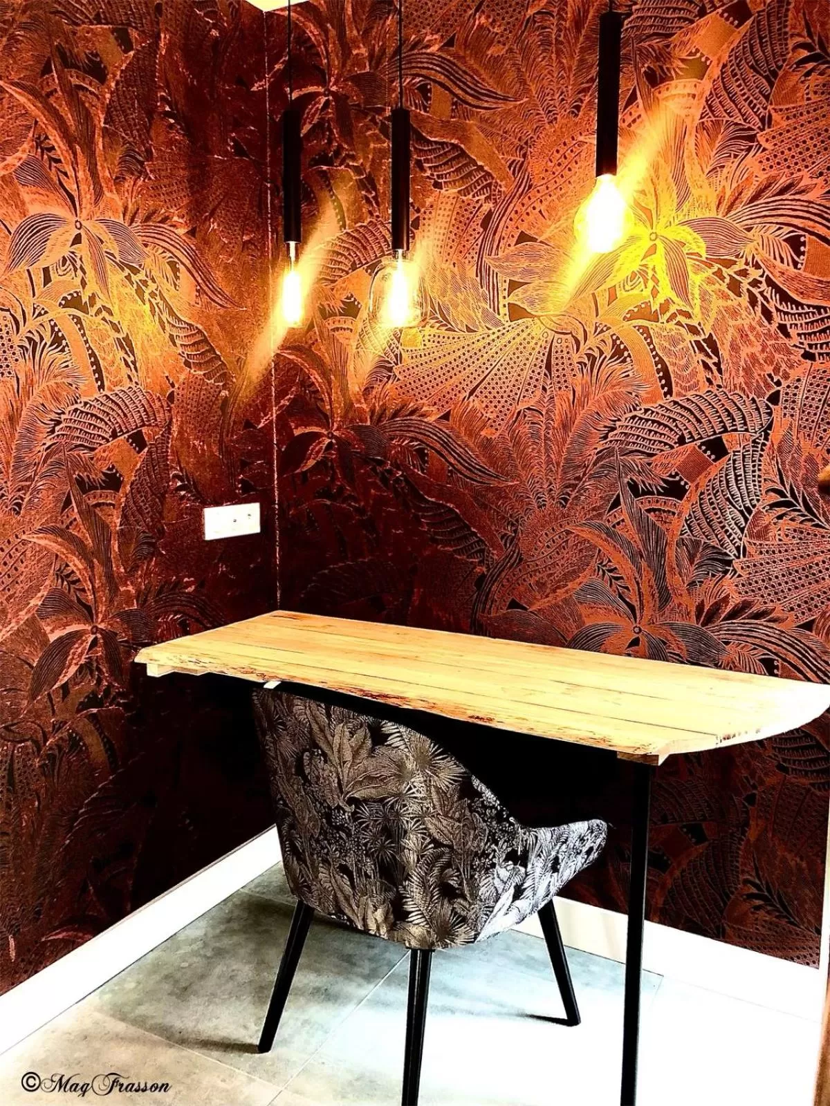 Seating area in LE DUPE