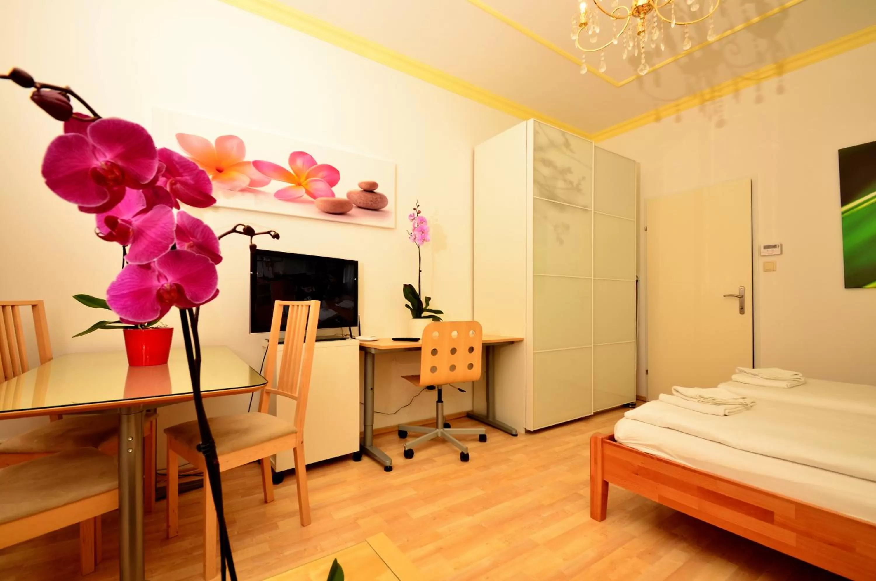 Bed in AJO Apartments - Messe City Flat - Self-Check-in