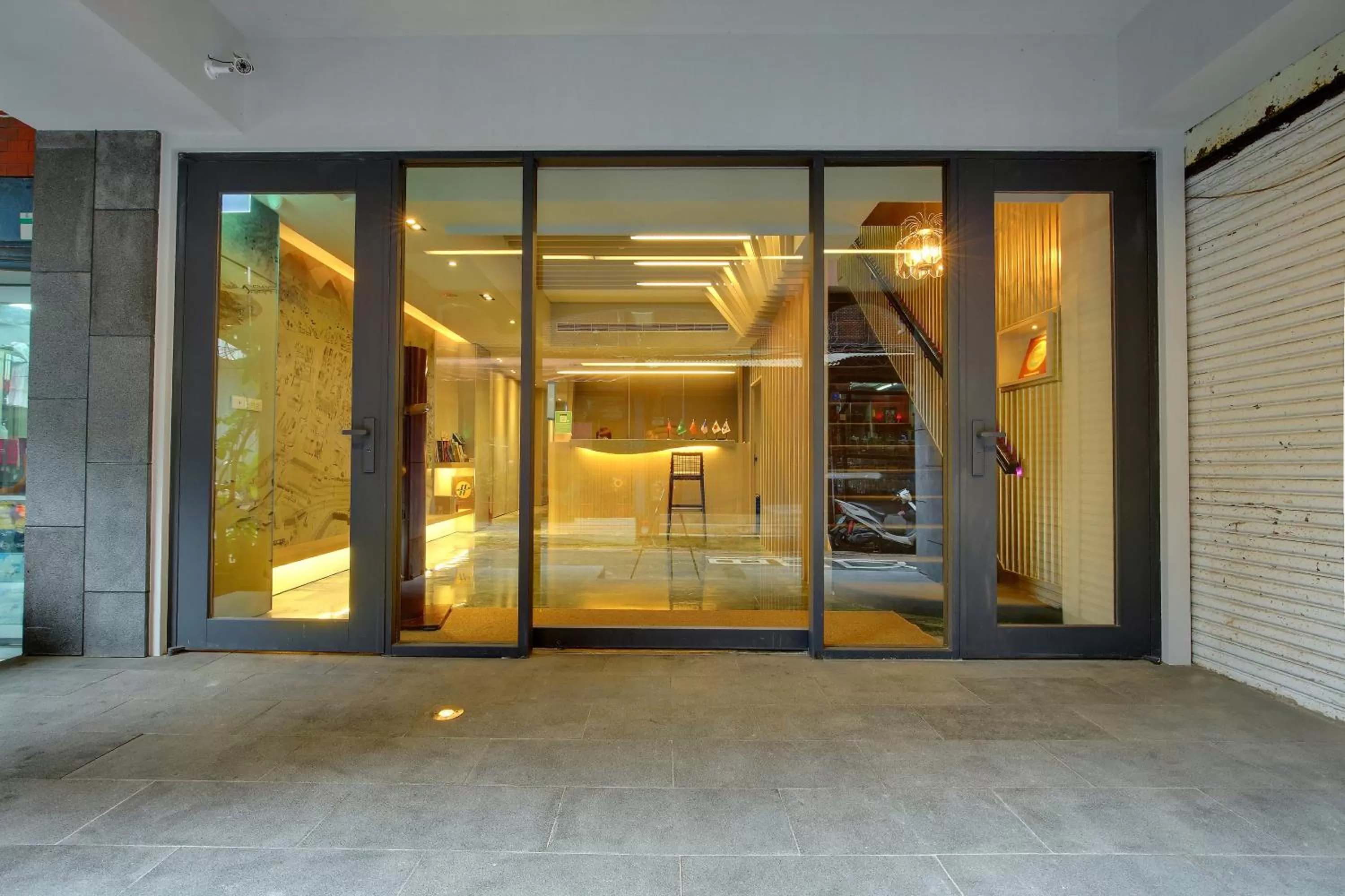 Facade/entrance in Bayman Hotel