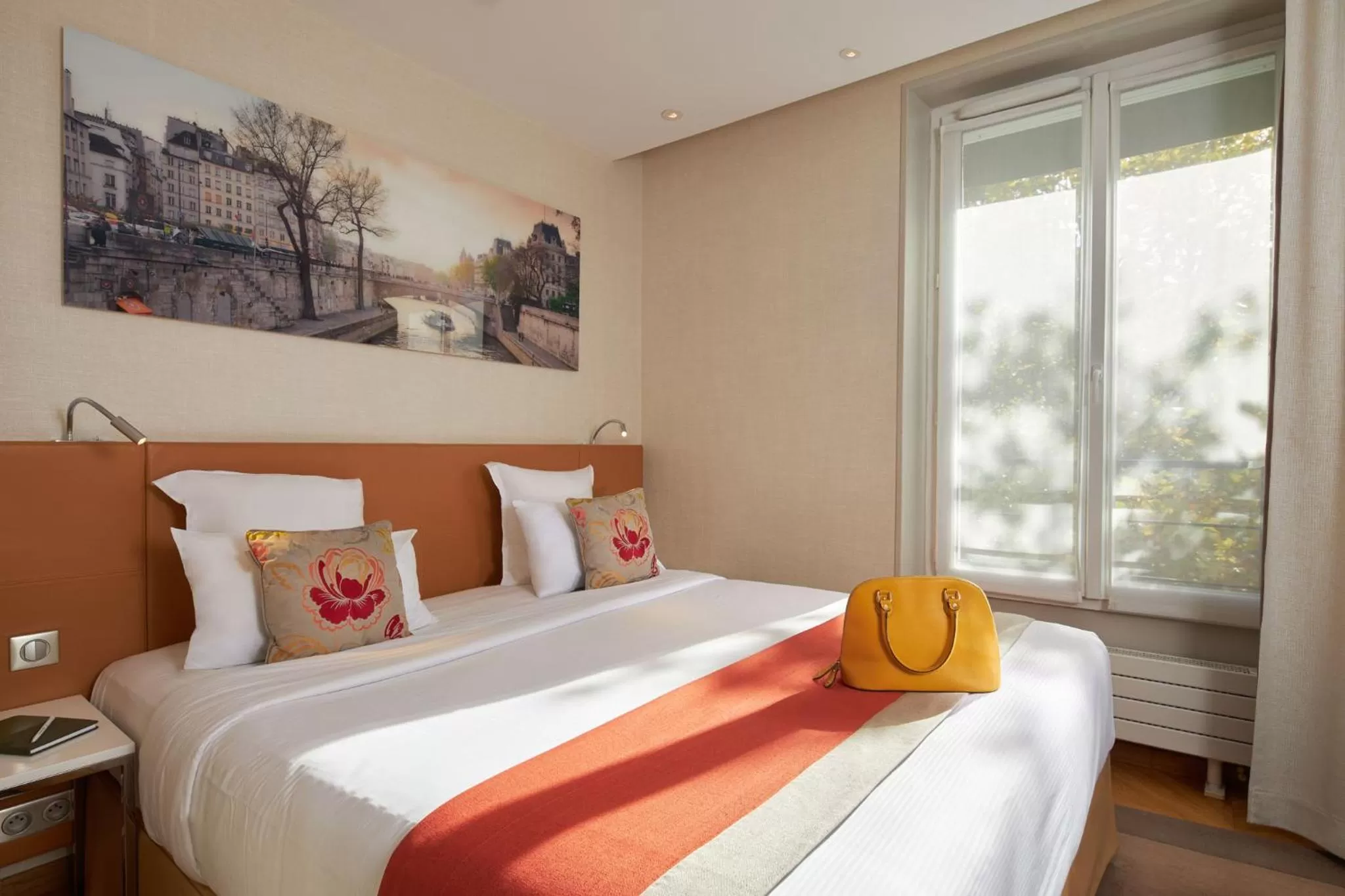 Bedroom, Bed in Hôtel Tourisme Avenue