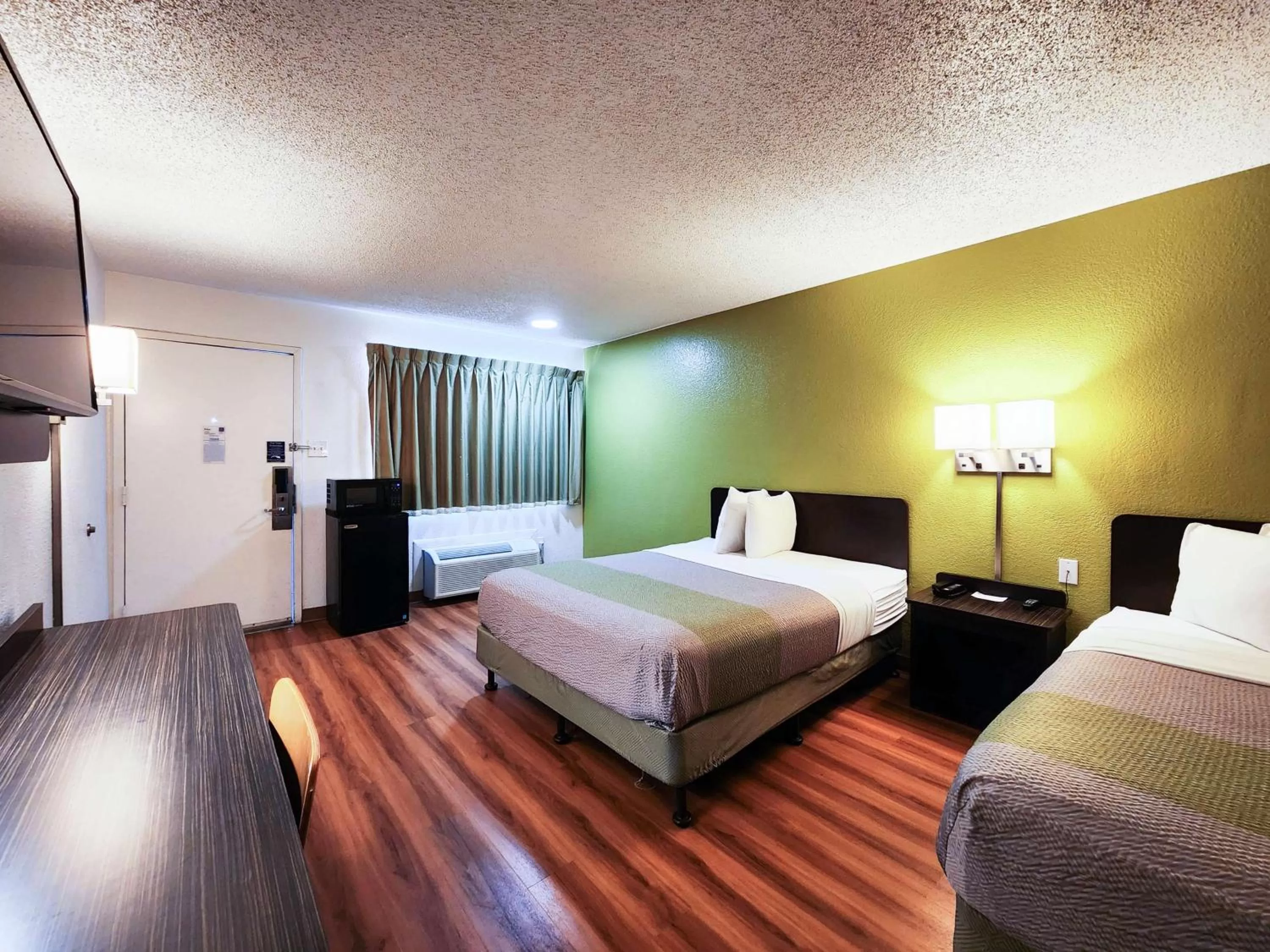 Bedroom, Bed in Motel 6-Baytown, TX - Baytown East