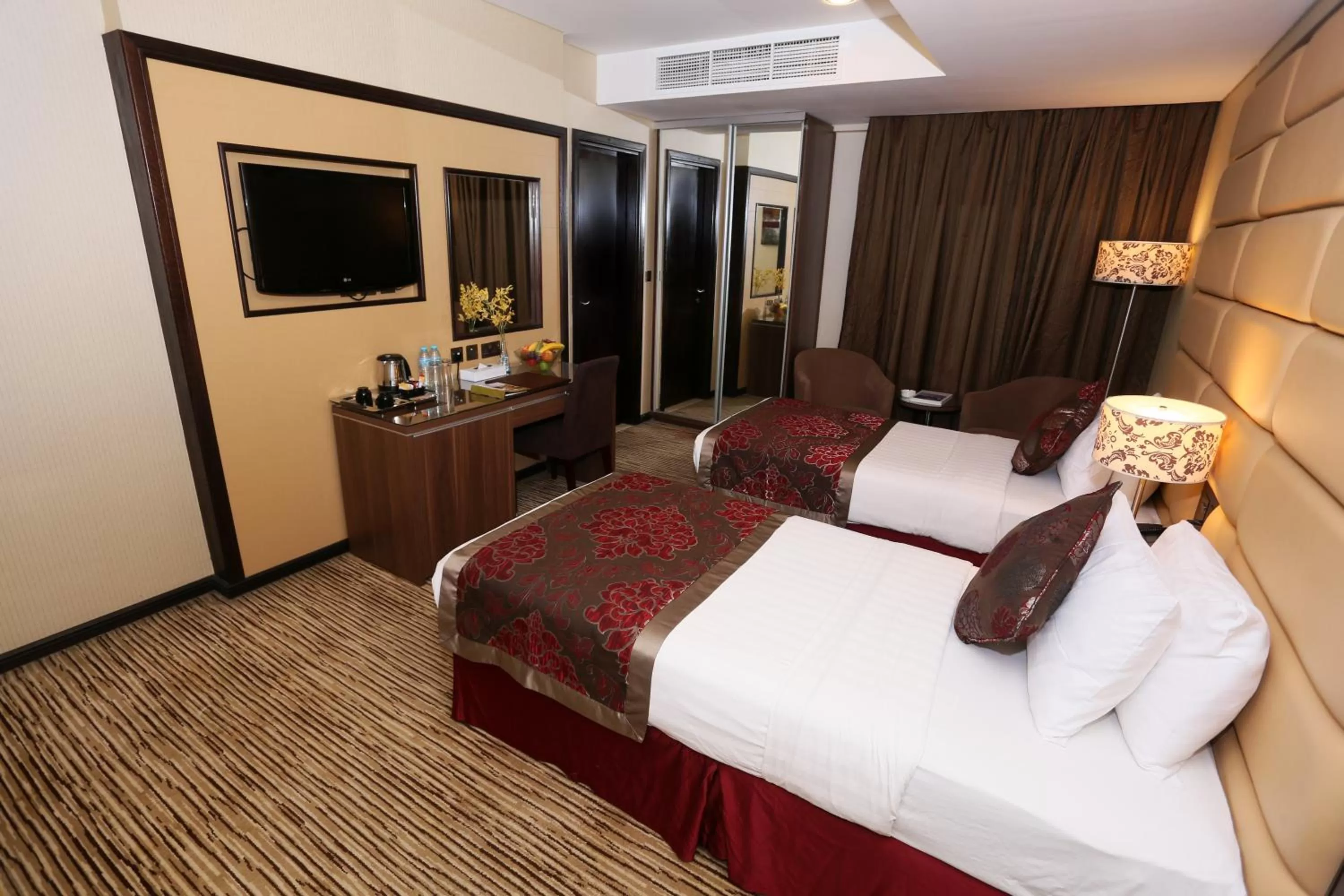 Bedroom, Bed in Al Hamra Hotel