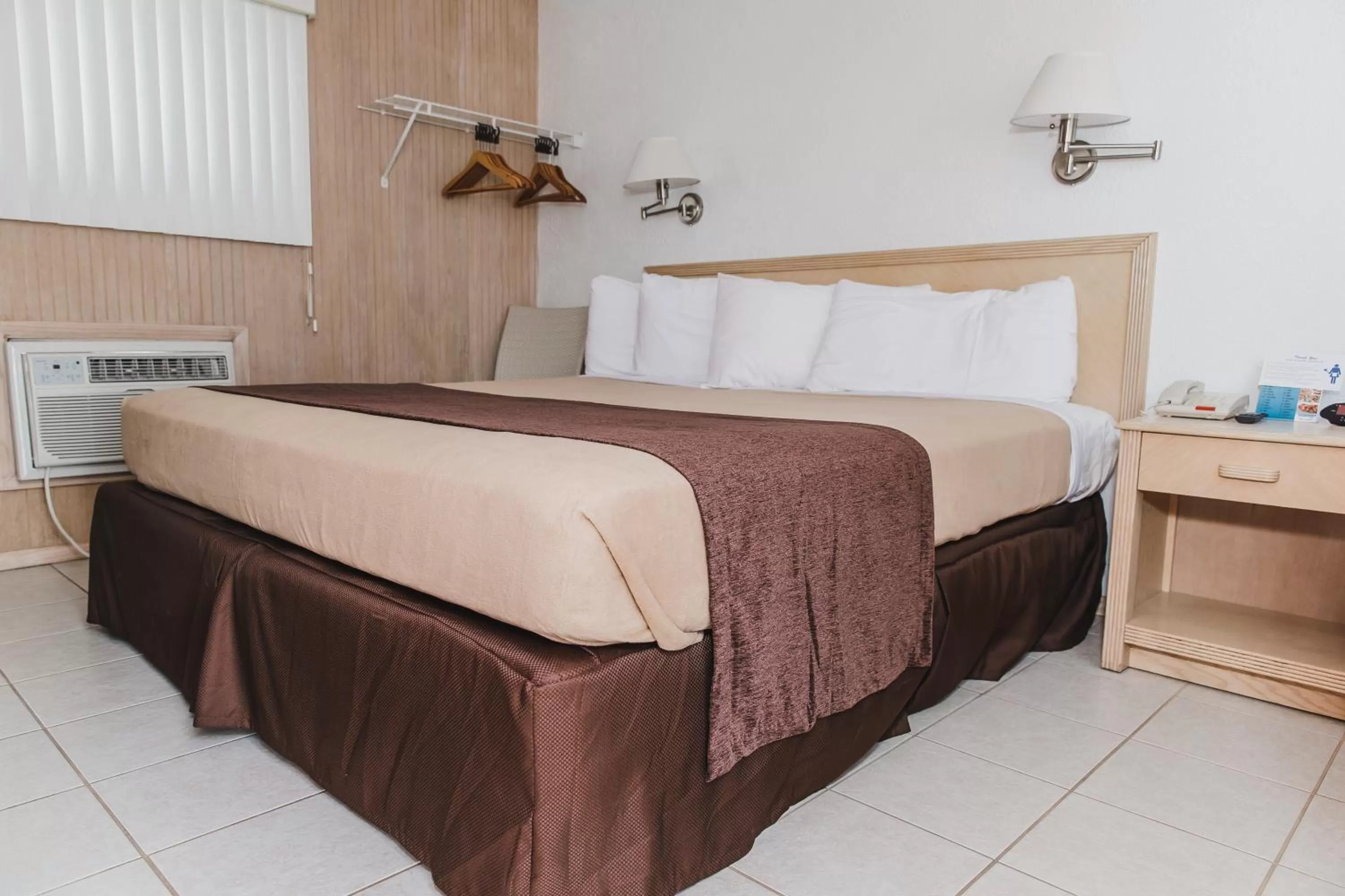 Bed in Heart of Wildwood Motel