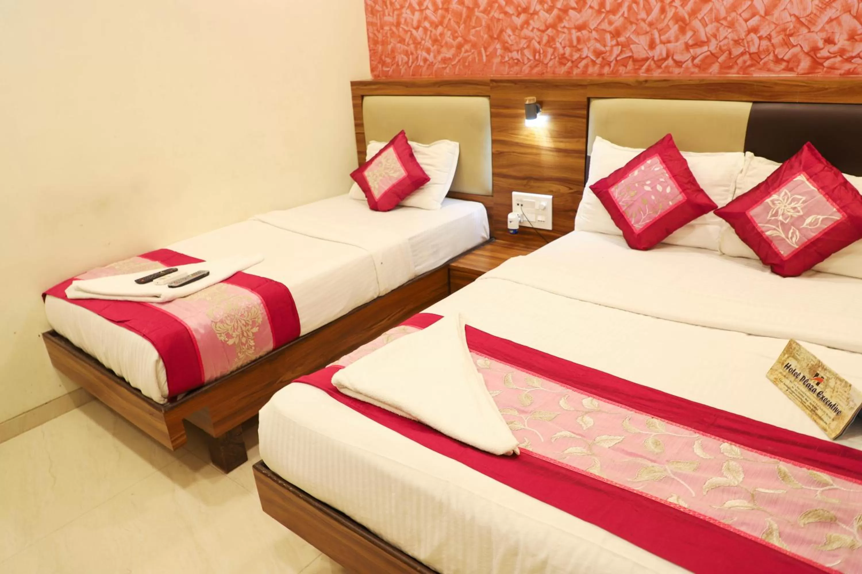 Bed in Hotel Plaza Executive - near BKC