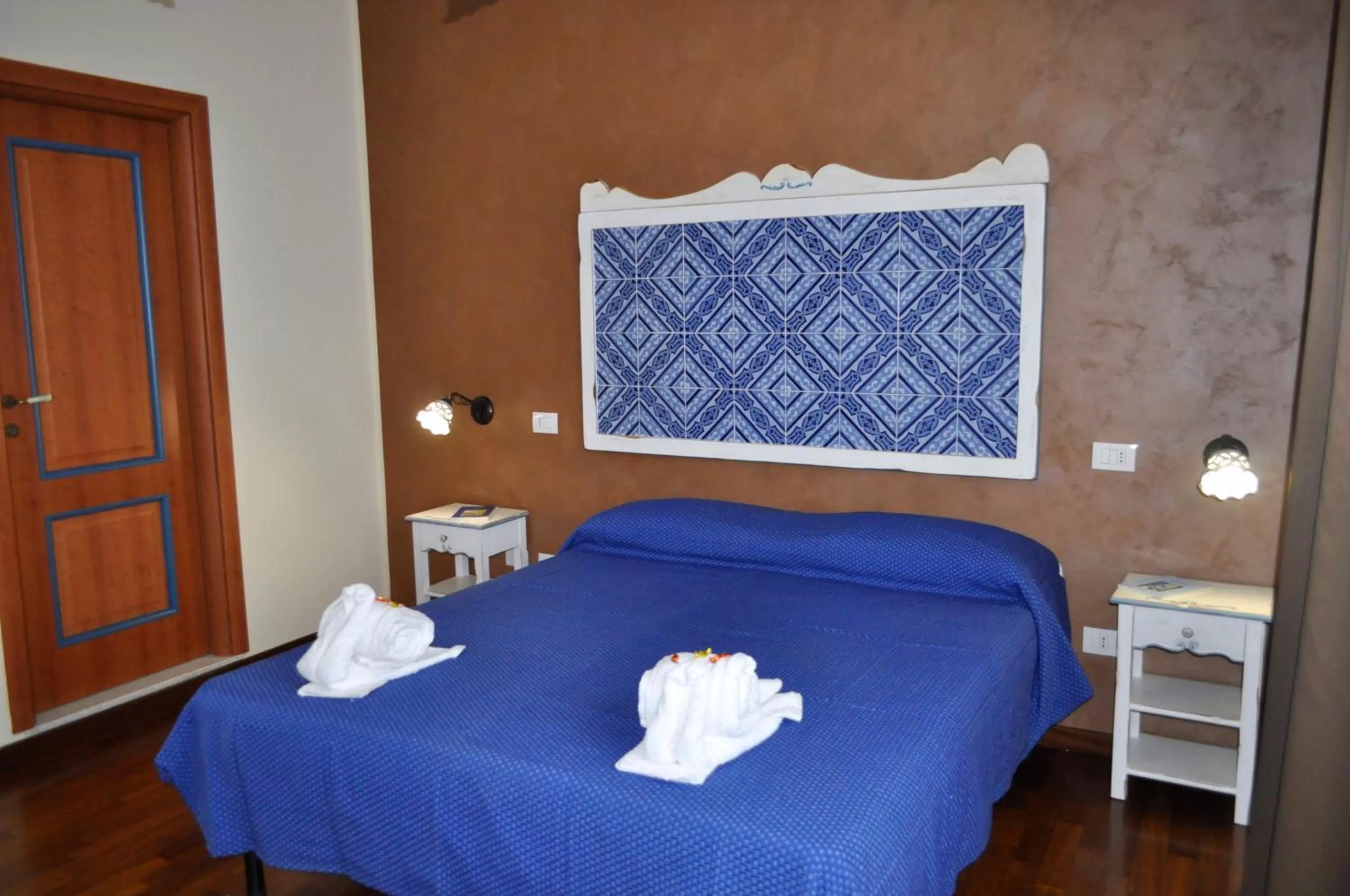 Decorative detail, Bed in Stupor Mundi Bed and Breakfast