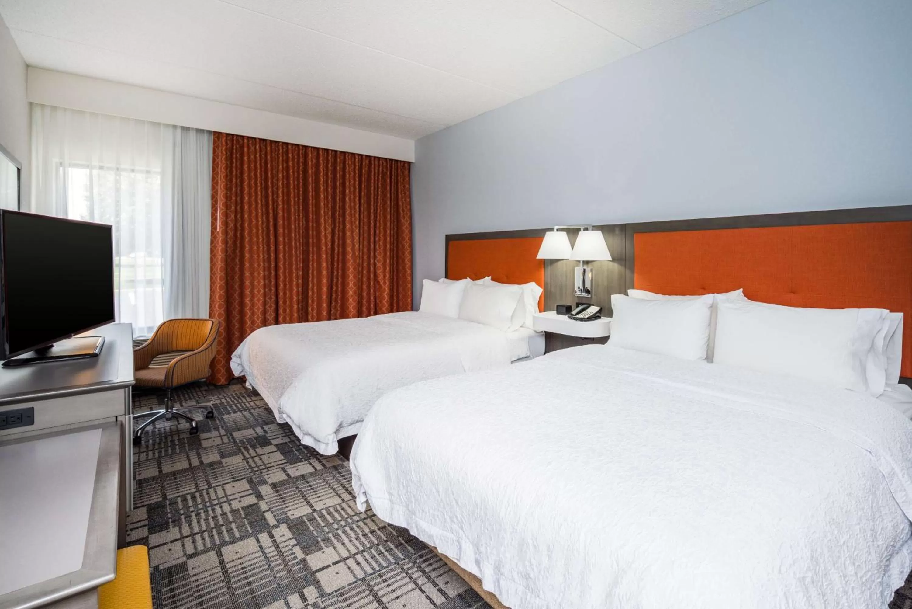 Bed in Hampton Inn Plymouth Meeting