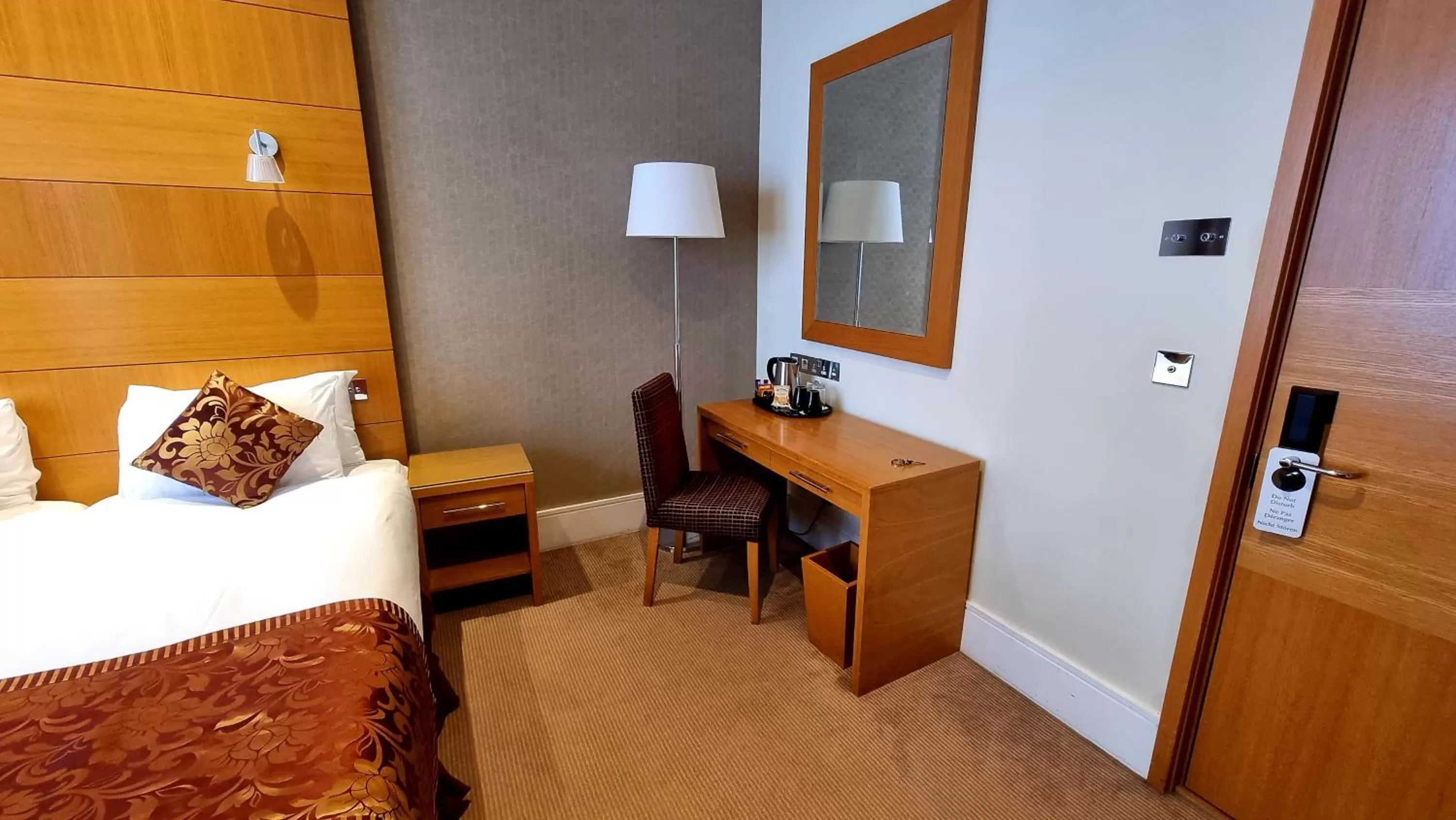 Coffee/tea facilities, Bed in The Park City Grand Plaza Kensington Hotel