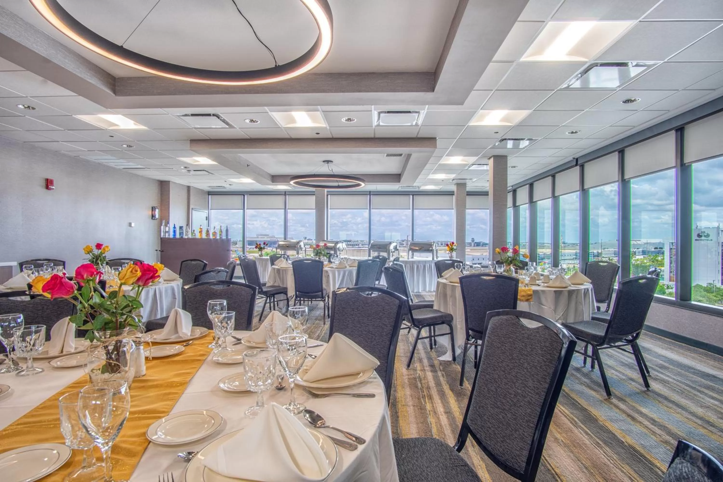 Meeting/conference room in Holiday Inn Miami International Airport by IHG