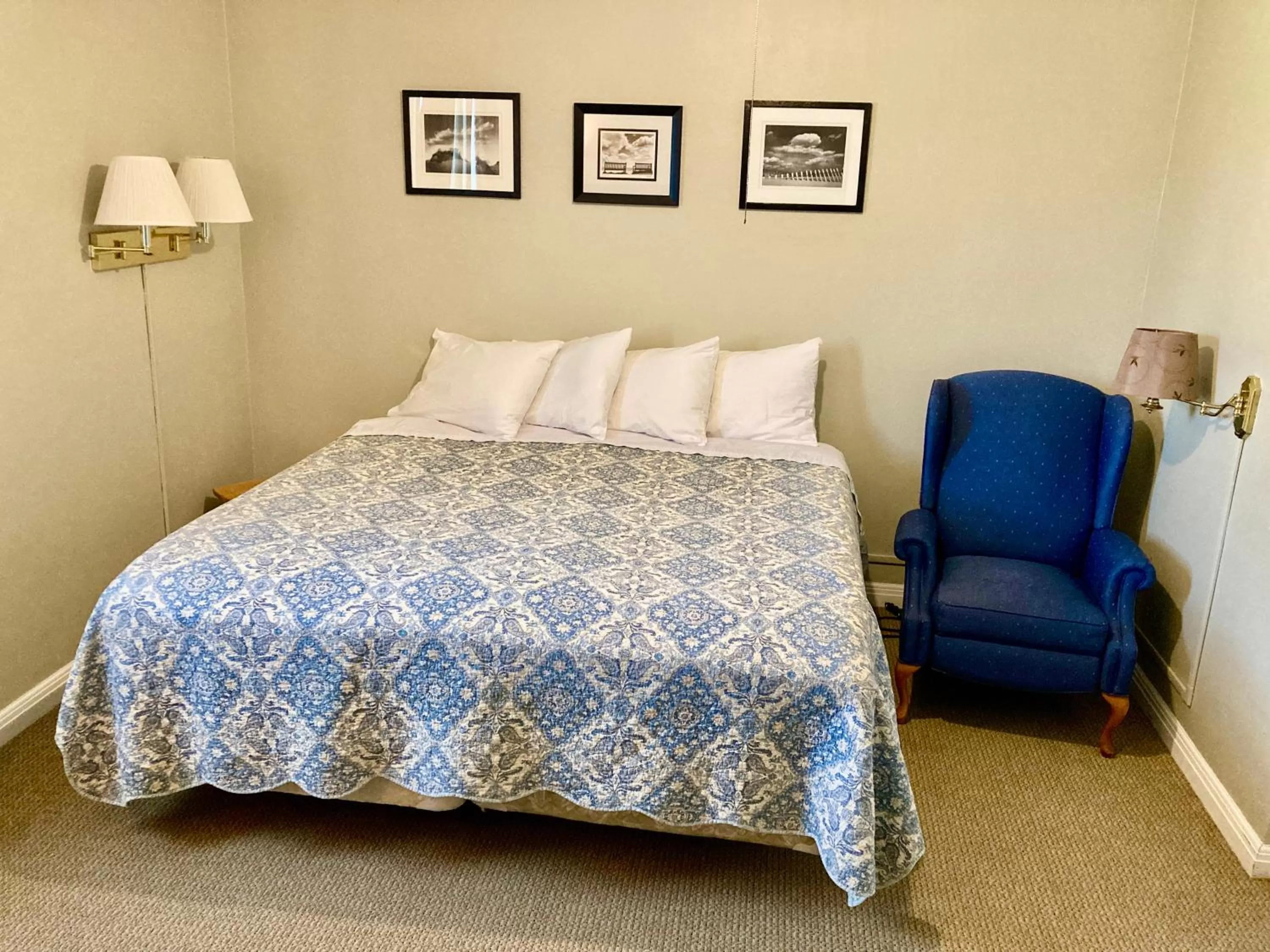 Bed in Garden Grove Retreat & Lodging near Pictured Rocks, Fayette, Trails