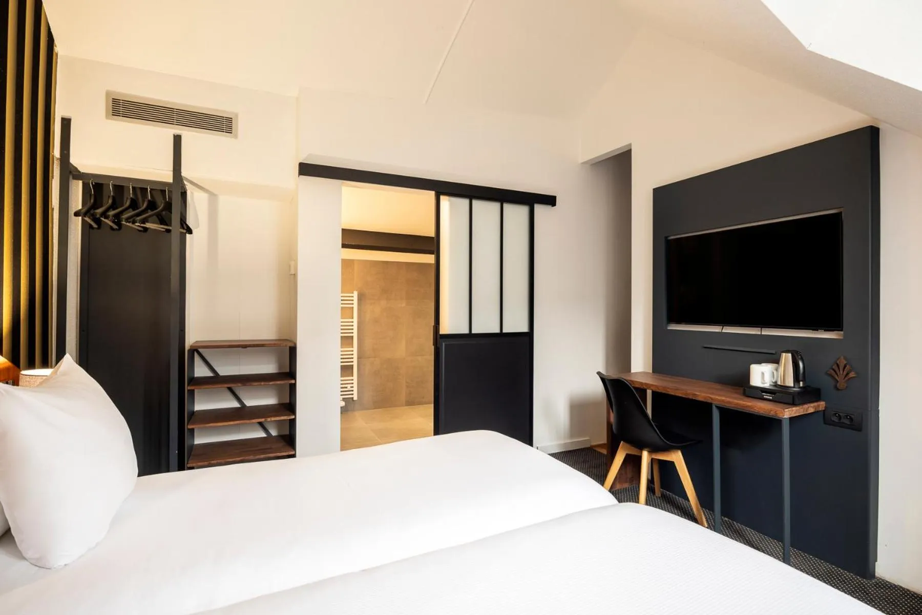 Bedroom, Bed in Aris Grand Place Hotel