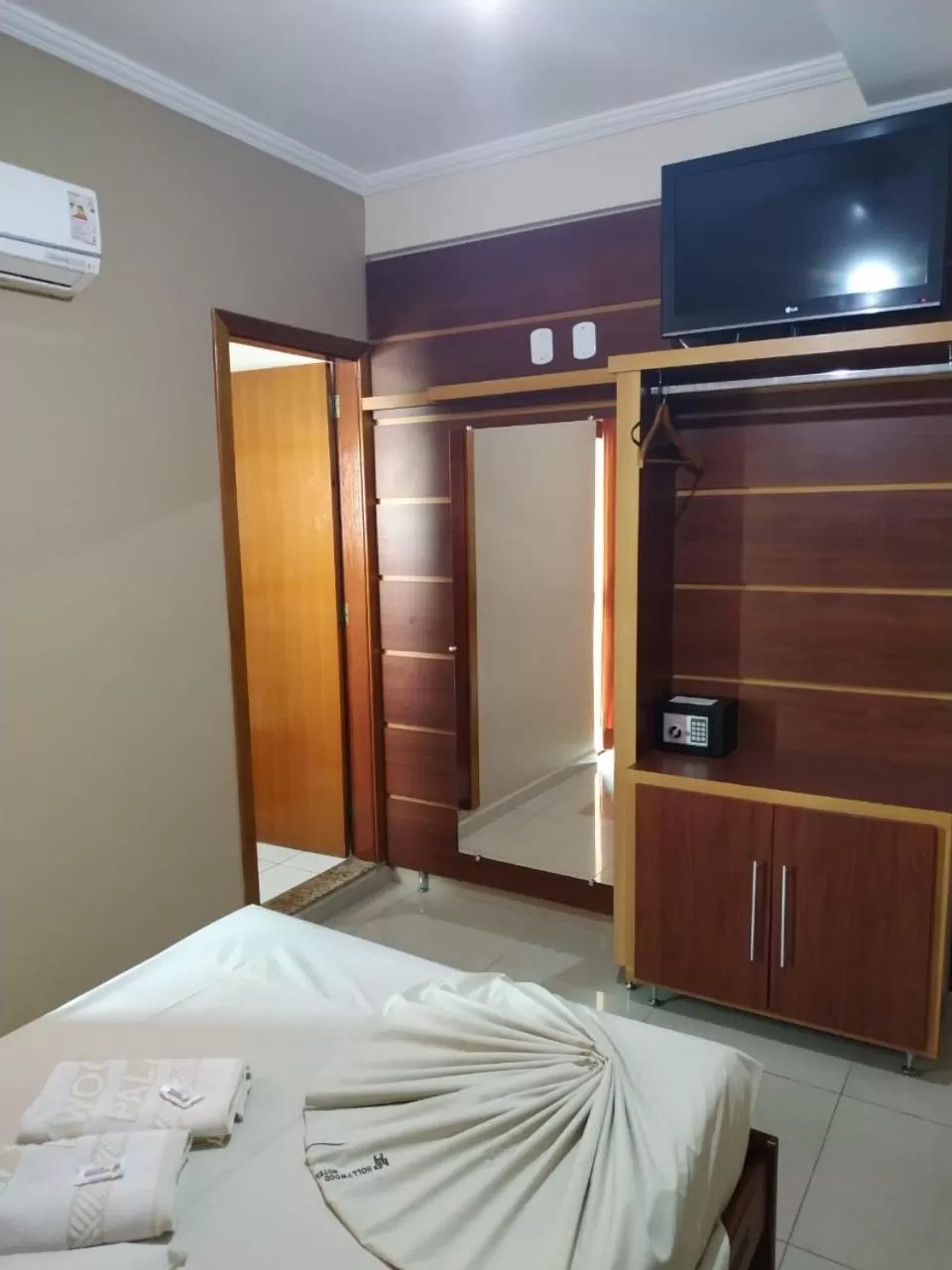 TV/Entertainment Center in Hollywood Palace Hotel