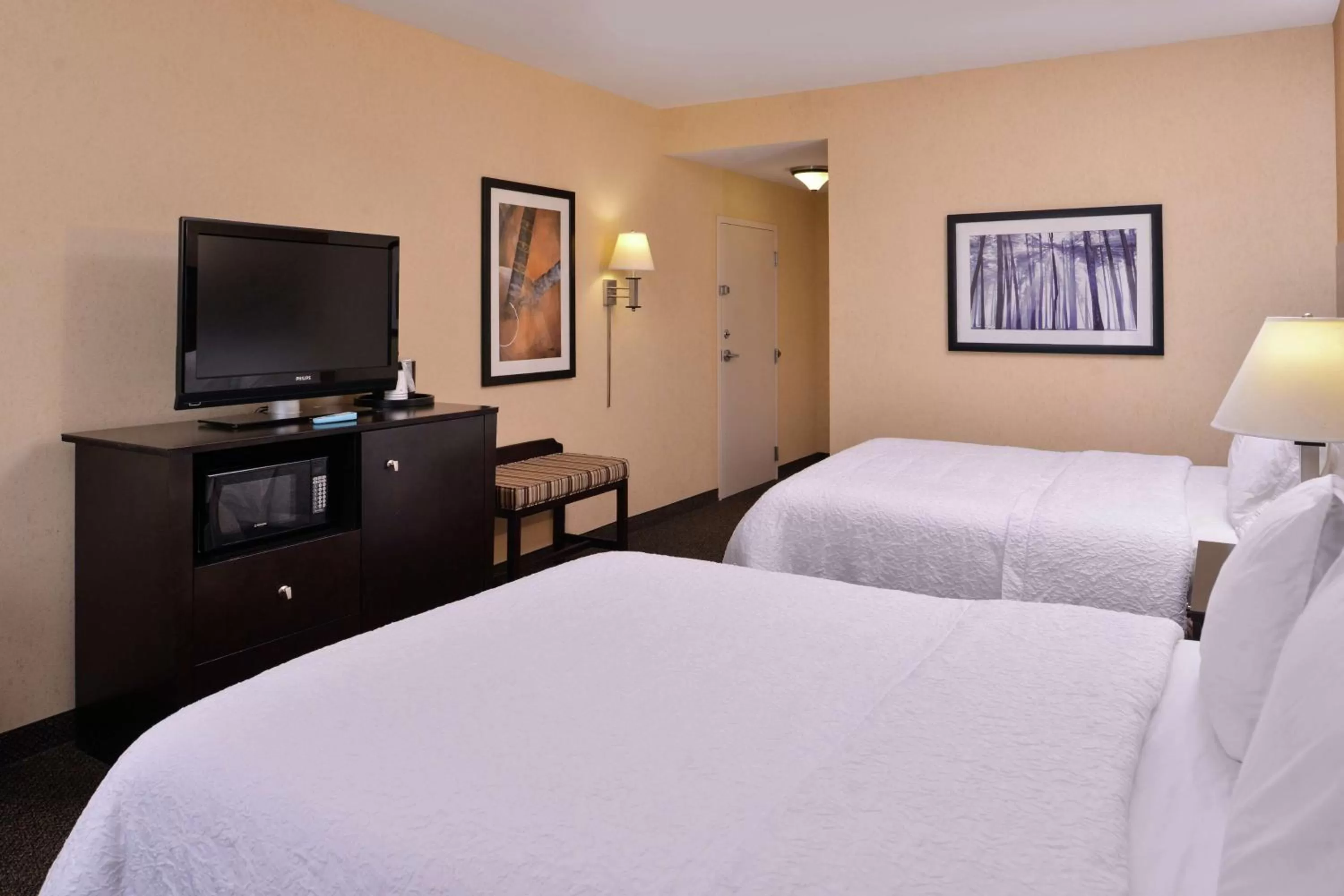 Queen Room with Two Queen Beds with Tub - Disability Access in Hampton Inn & Suites Woodward