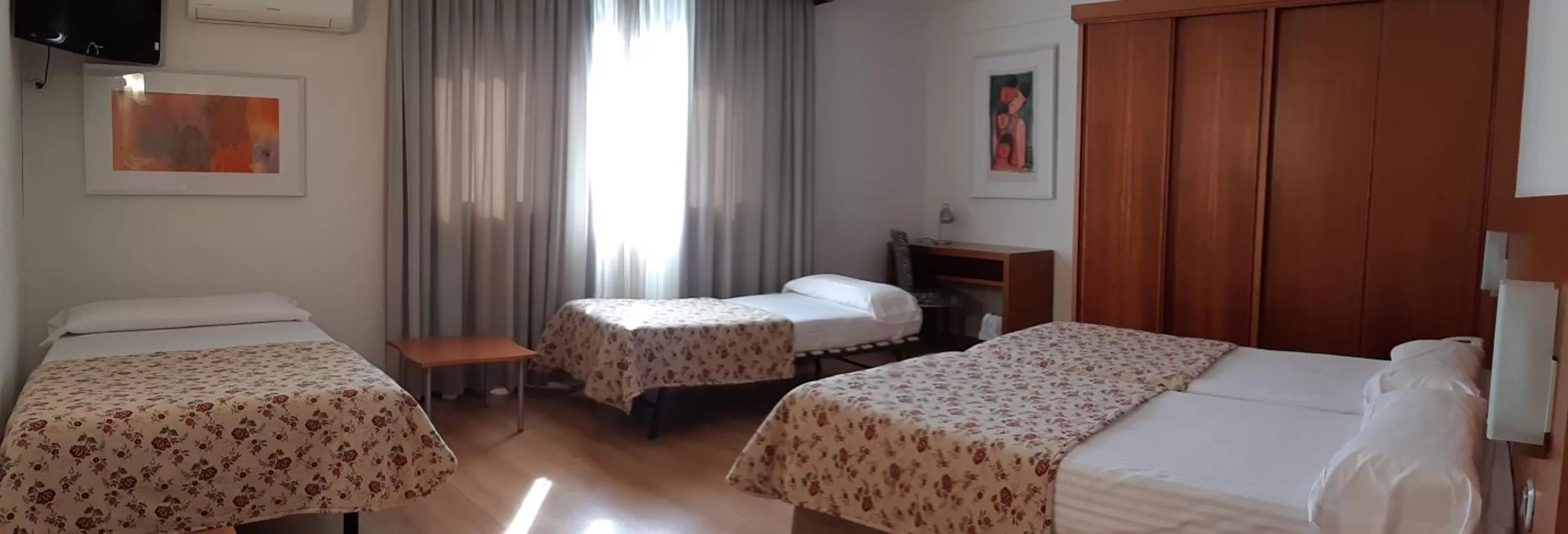Bedroom in Hotel Torre Monreal