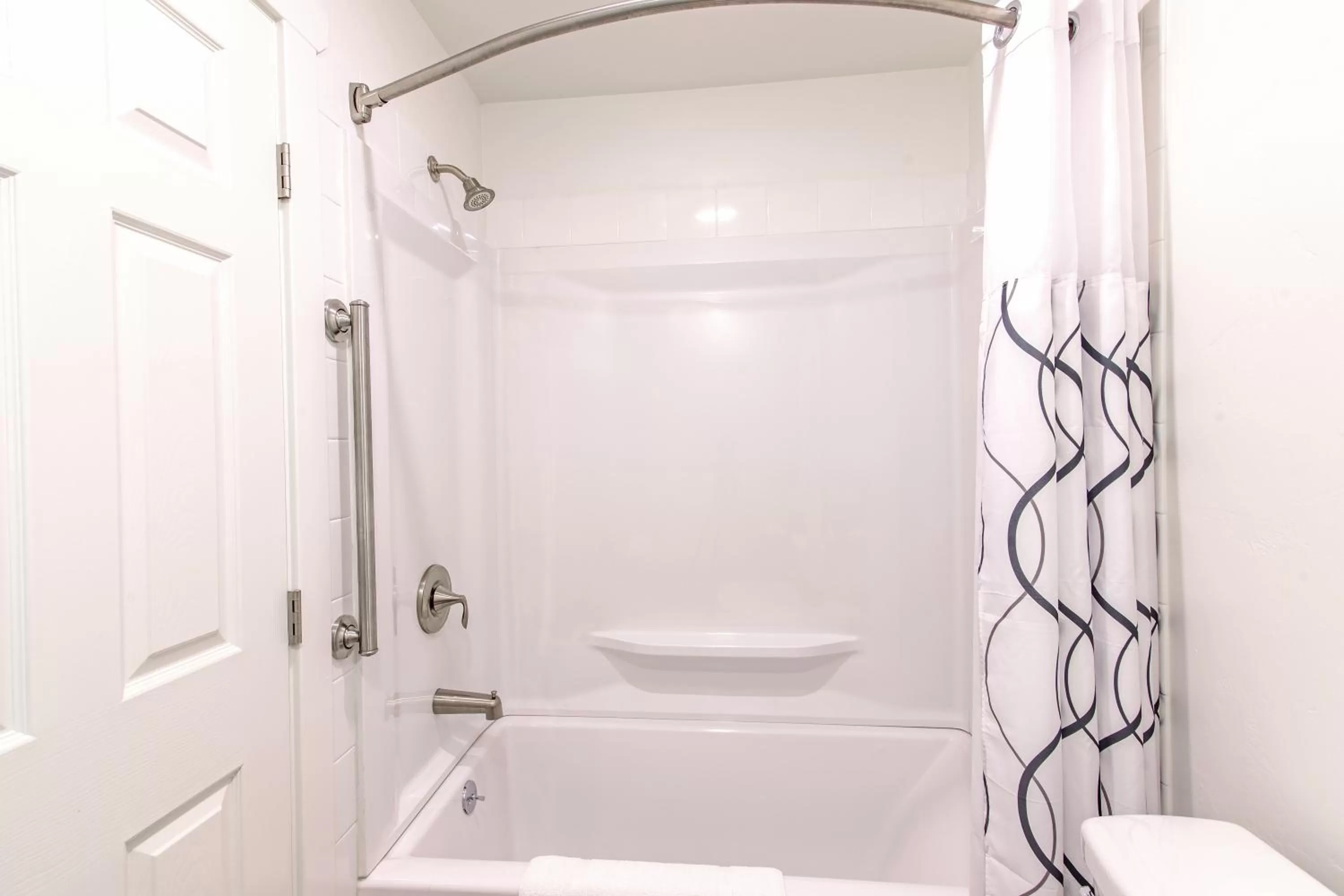 Bathroom in The Gunnison Inn at Dos Rios Golf Course