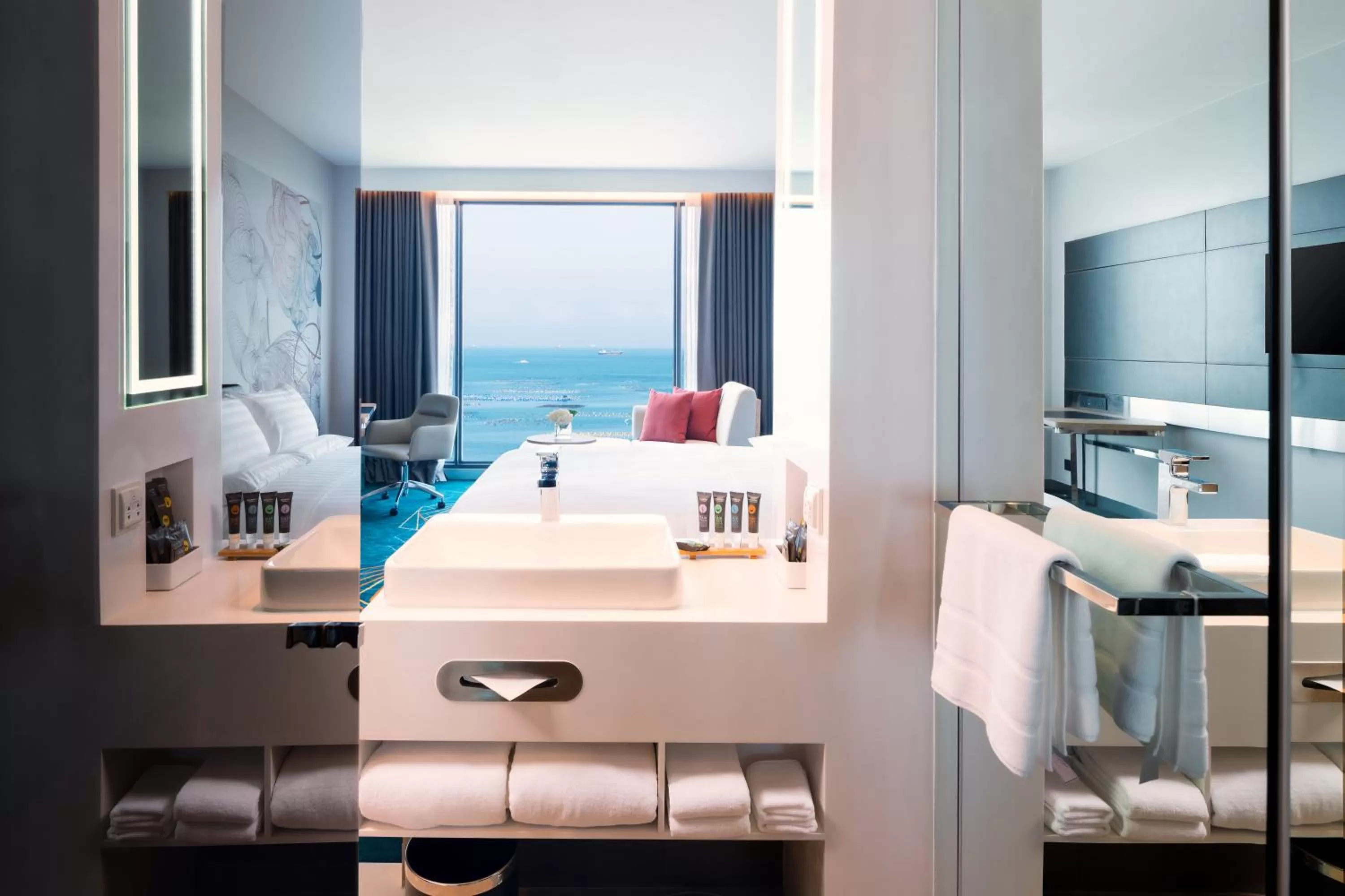 Toilet in Novotel Marina Sriracha