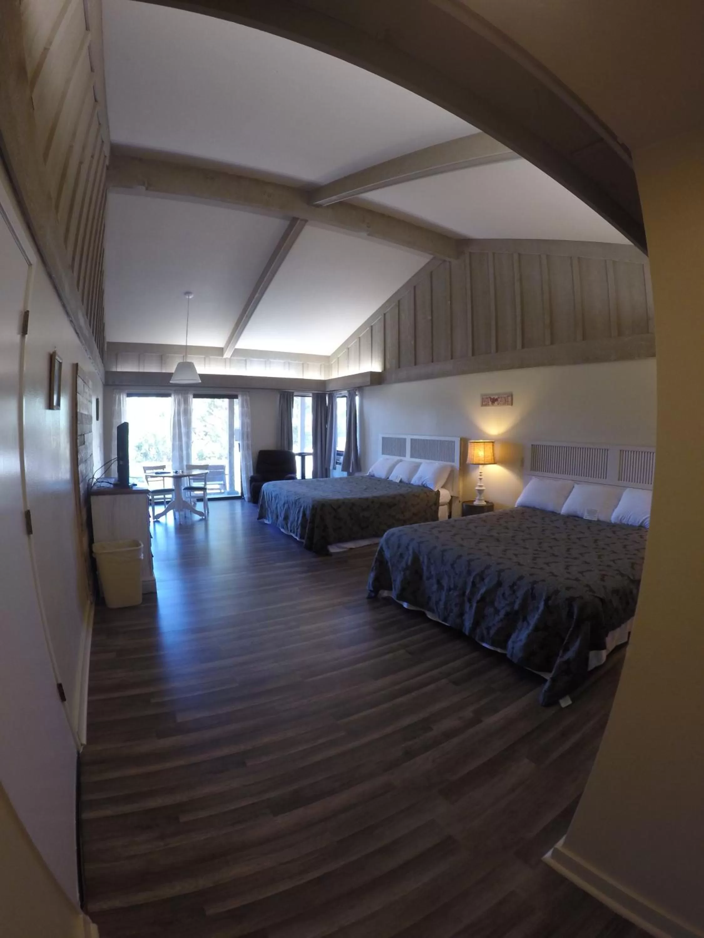 Photo of the whole room, Bed in Ridgemark Golf Club and Resort