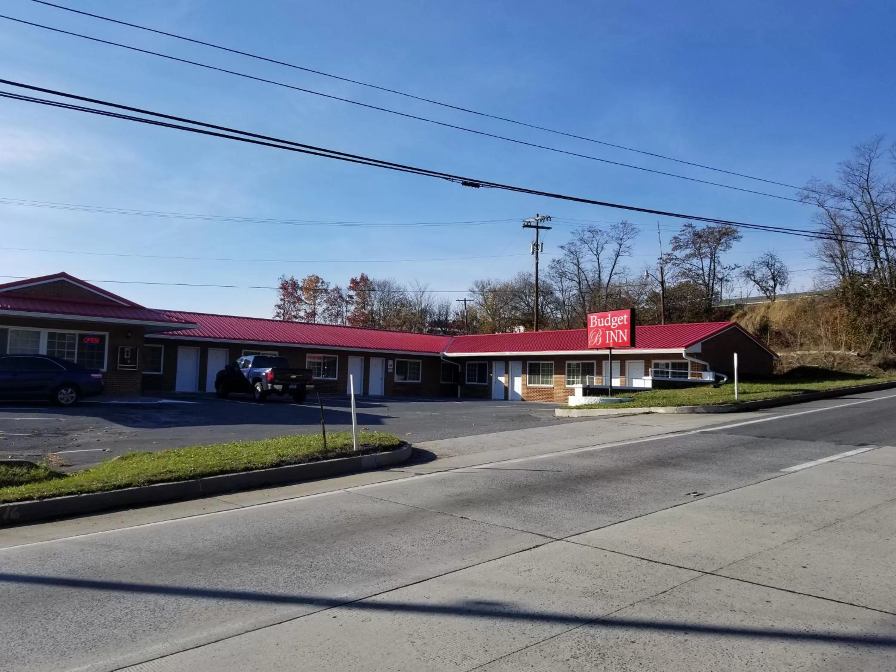 Property Building in Budget Inn Breezewood
