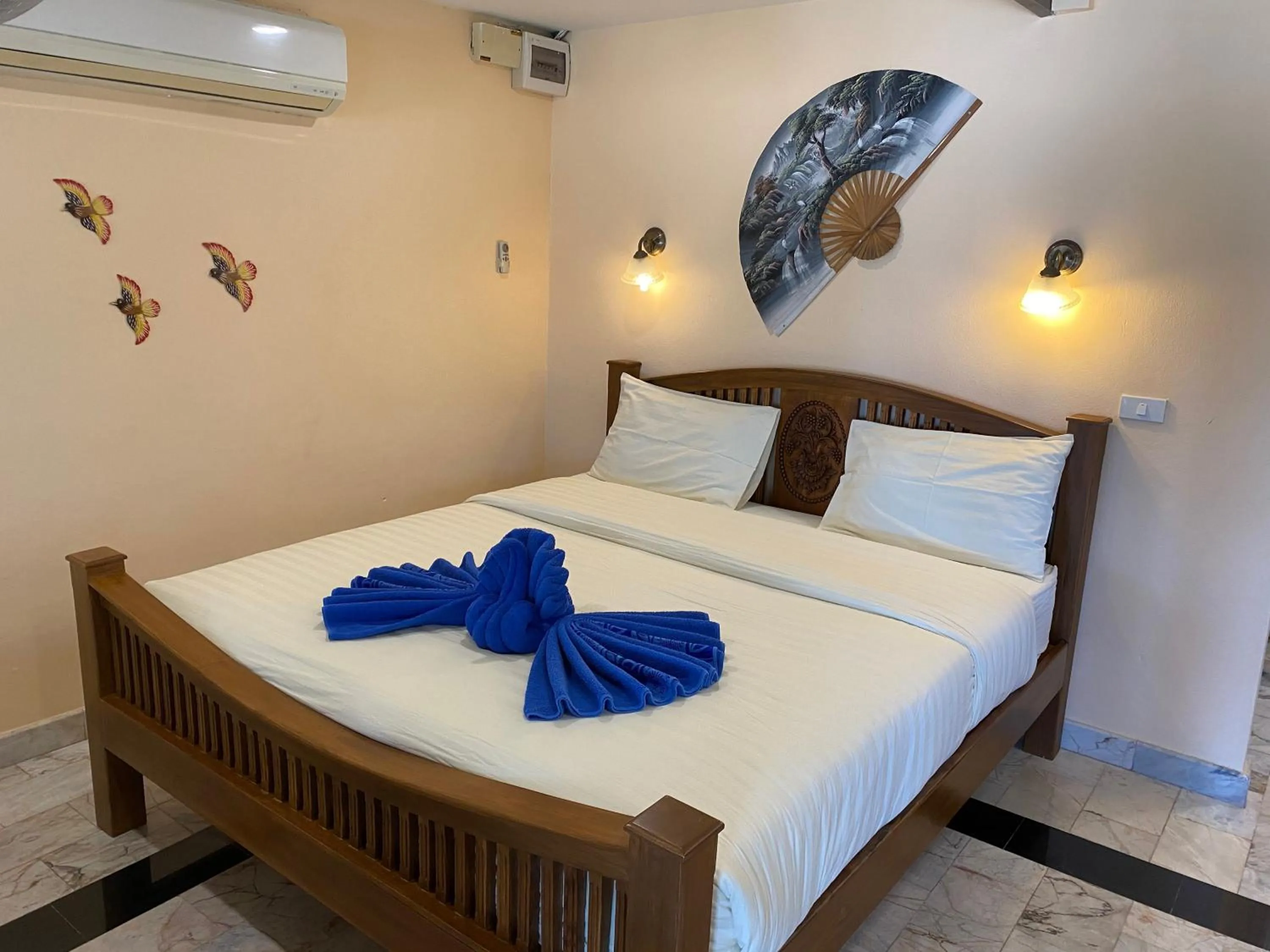 Bed in Laguna Beach Club Resort