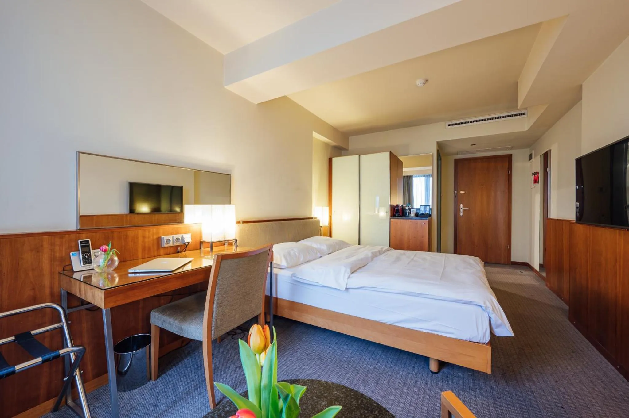 Photo of the whole room, Bed in Peakture Hotel