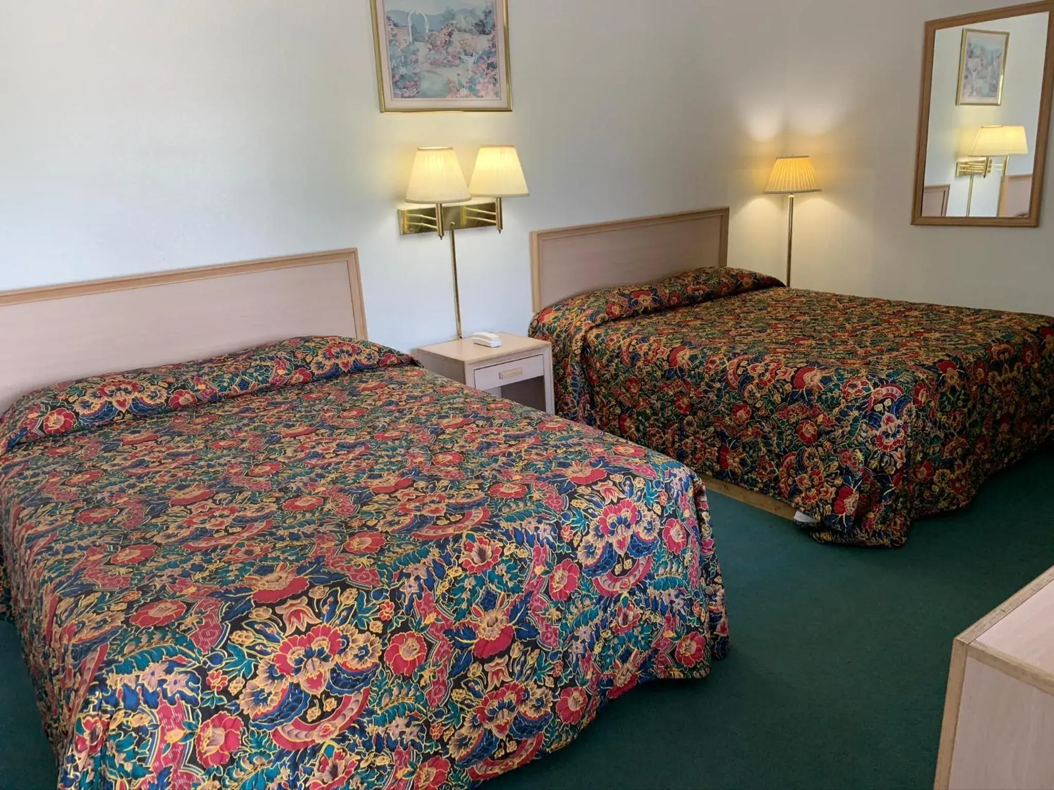 Queen Room with Two Queen Beds - Smoking in Budget Lodge Inn - Abilene Queen Room with Two Queen Beds - Smoking in Budget Lodge Inn - Abilene