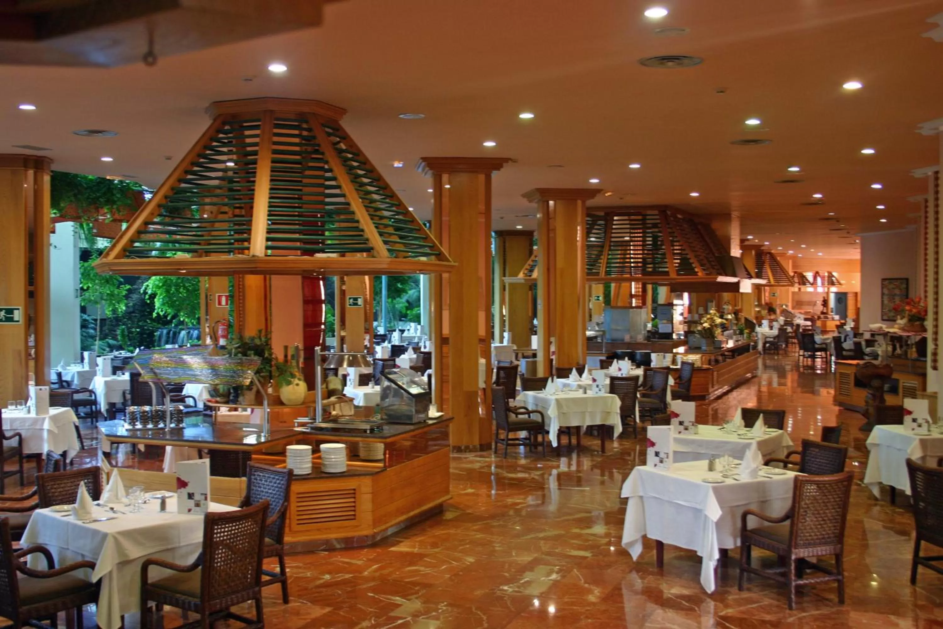 Restaurant/places to eat in Beatriz Costa & Spa