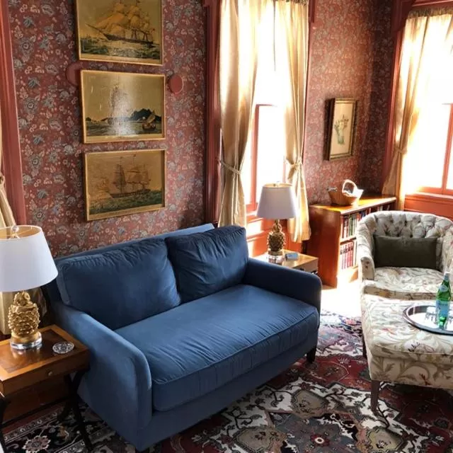 Seating Area in Elmwood 1820 Bed & Breakfast Inn