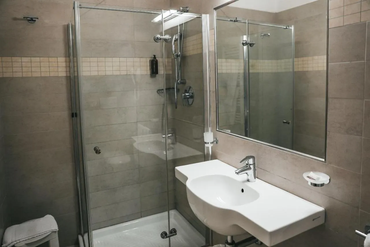 Shower in Hotel Dante Family Spa Resort