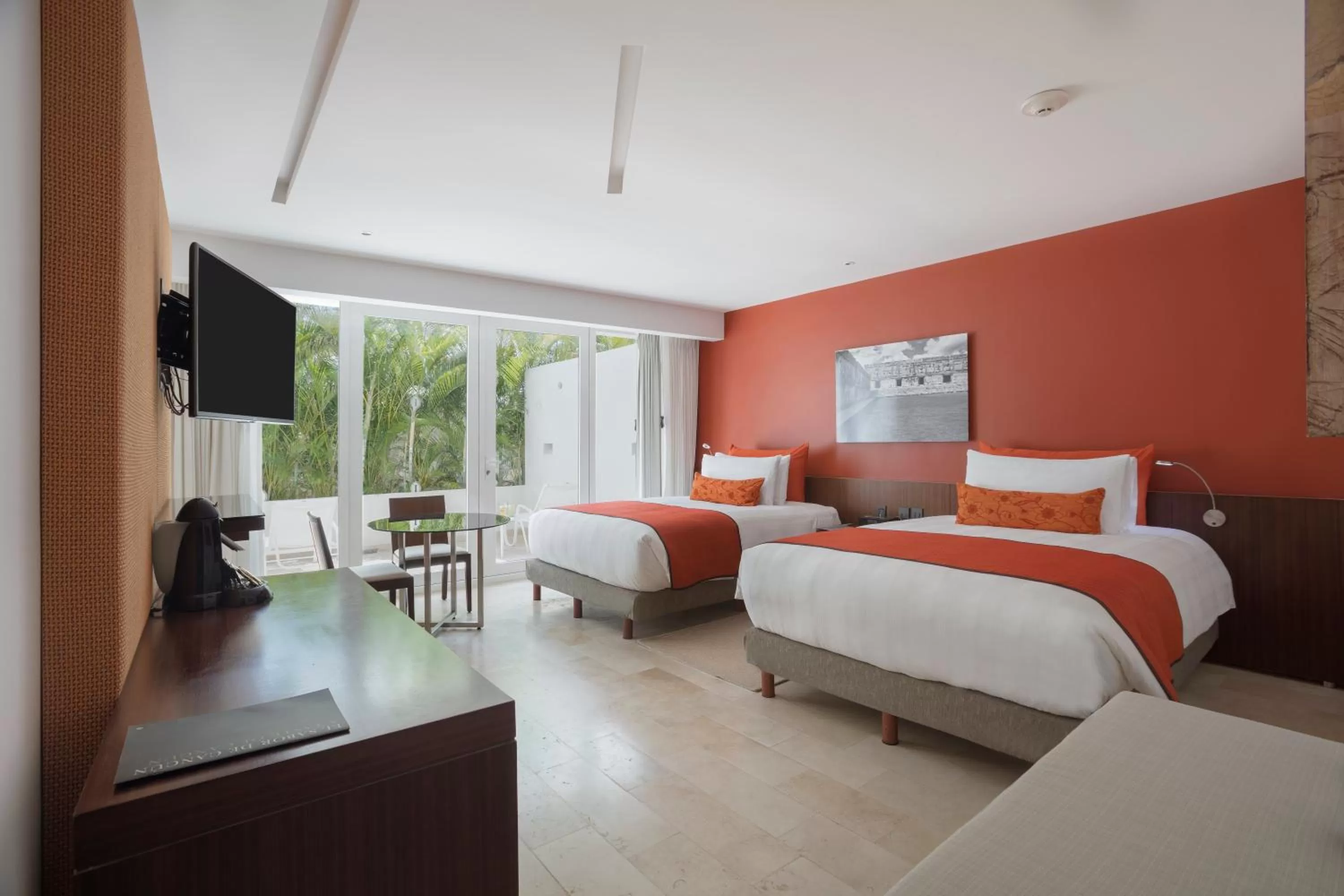 Photo of the whole room, Bed in Presidente InterContinental Cancun Resort