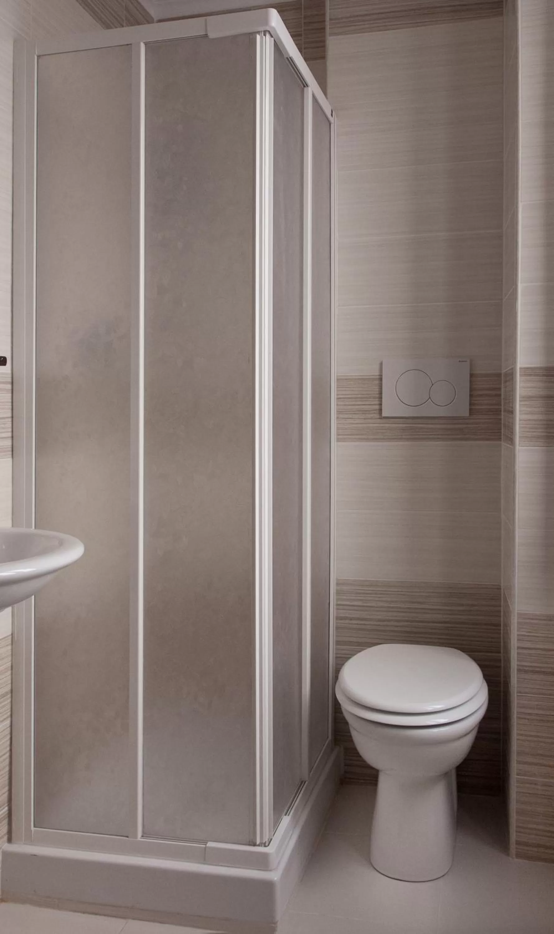 Shower, Bathroom in Hotel Pyramid