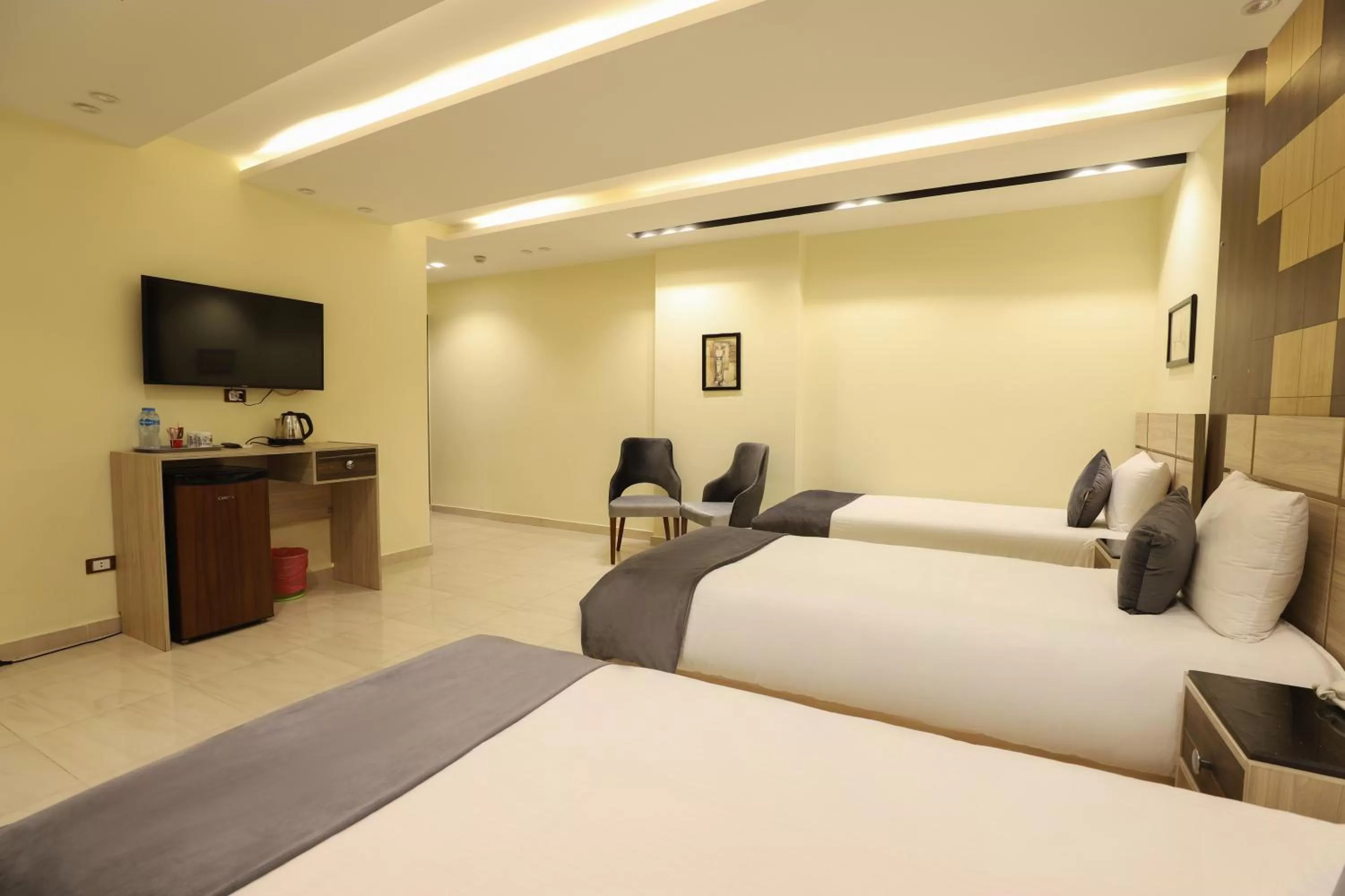 Communal lounge/ TV room in Brothers Pyramids View Hotel