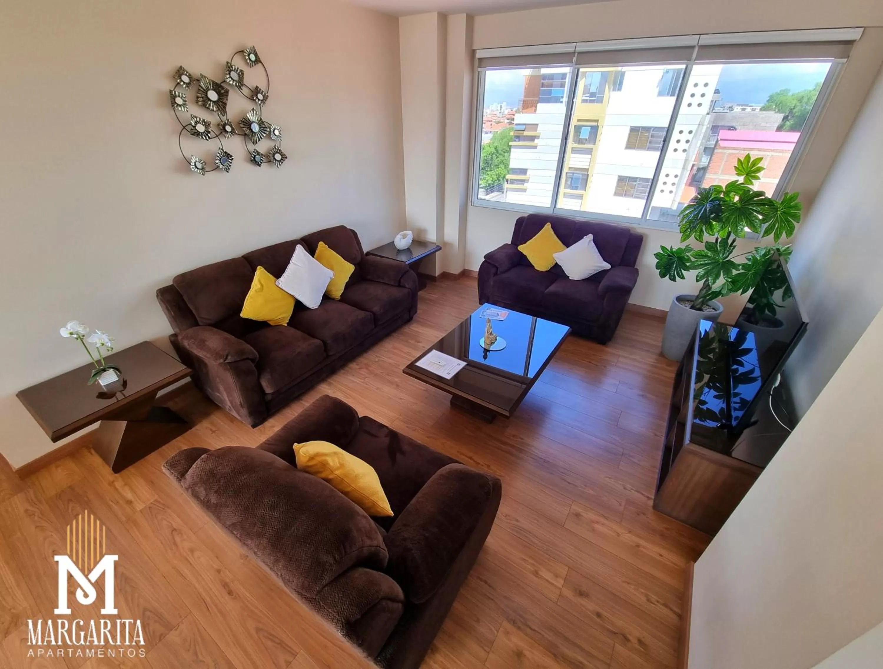 Communal lounge/ TV room in Margarita Apartamentos