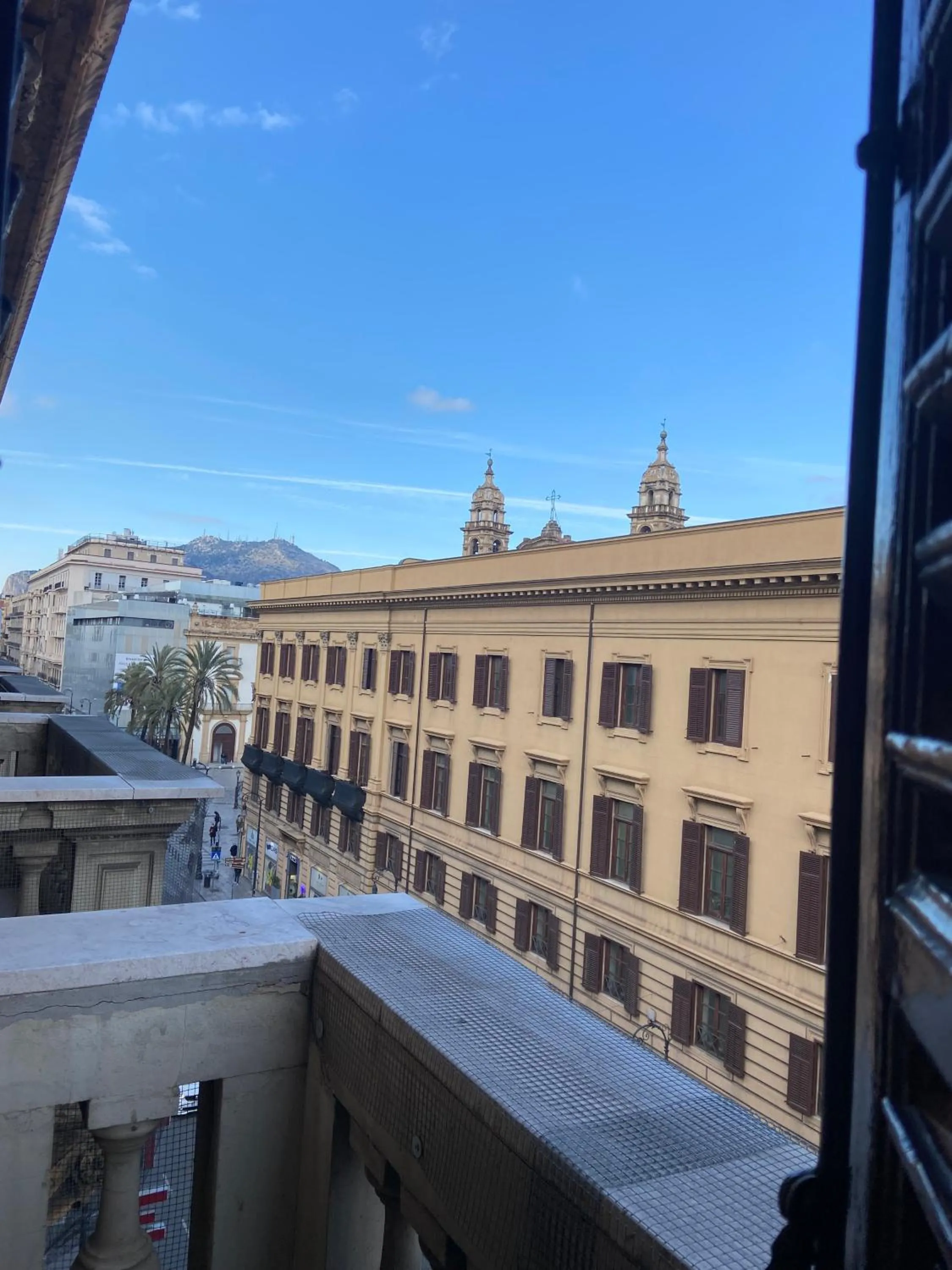 Neighbourhood in 38 Aira Hotels