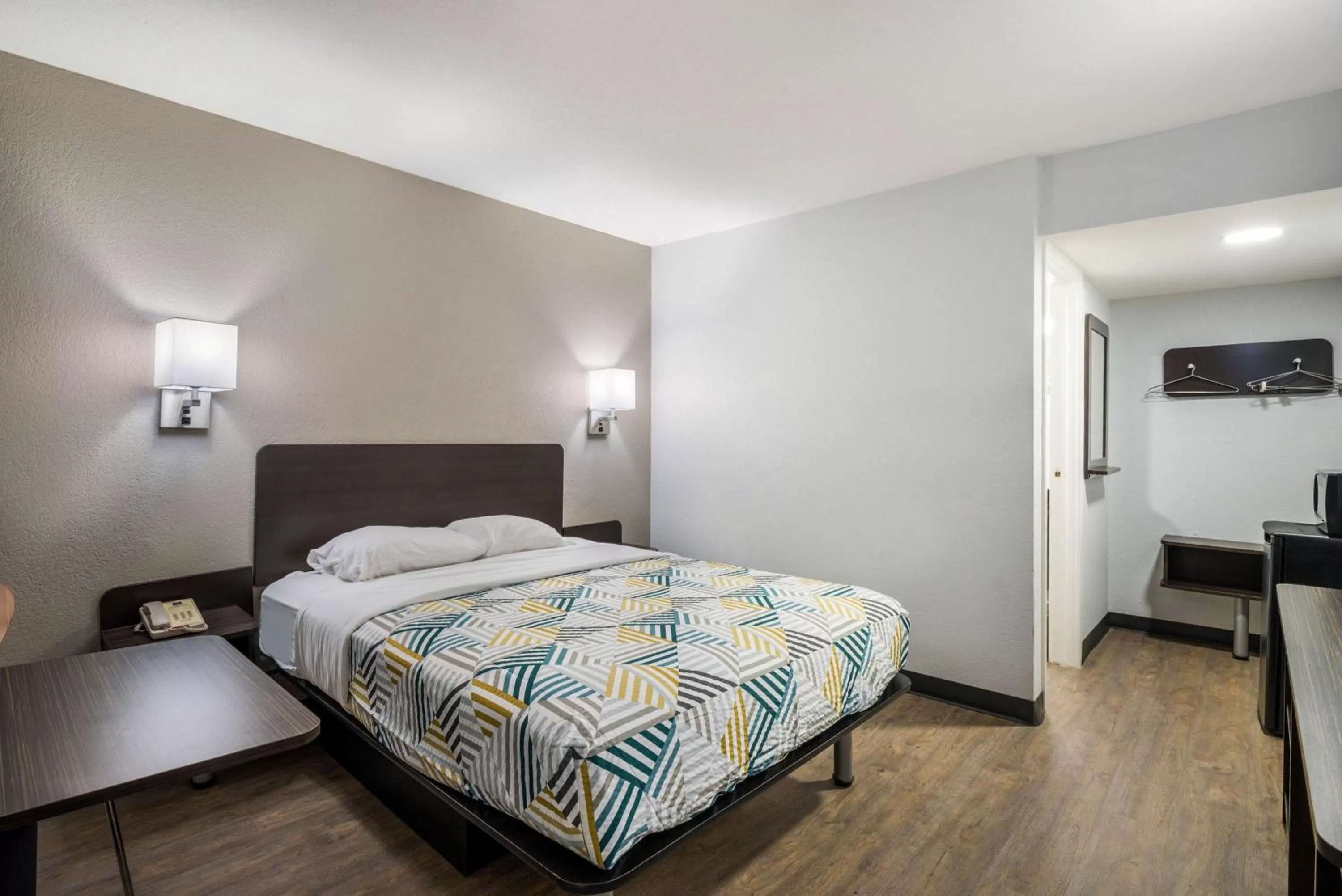 Photo of the whole room, Bed in Motel 6-Sandston, VA - Richmond, Va