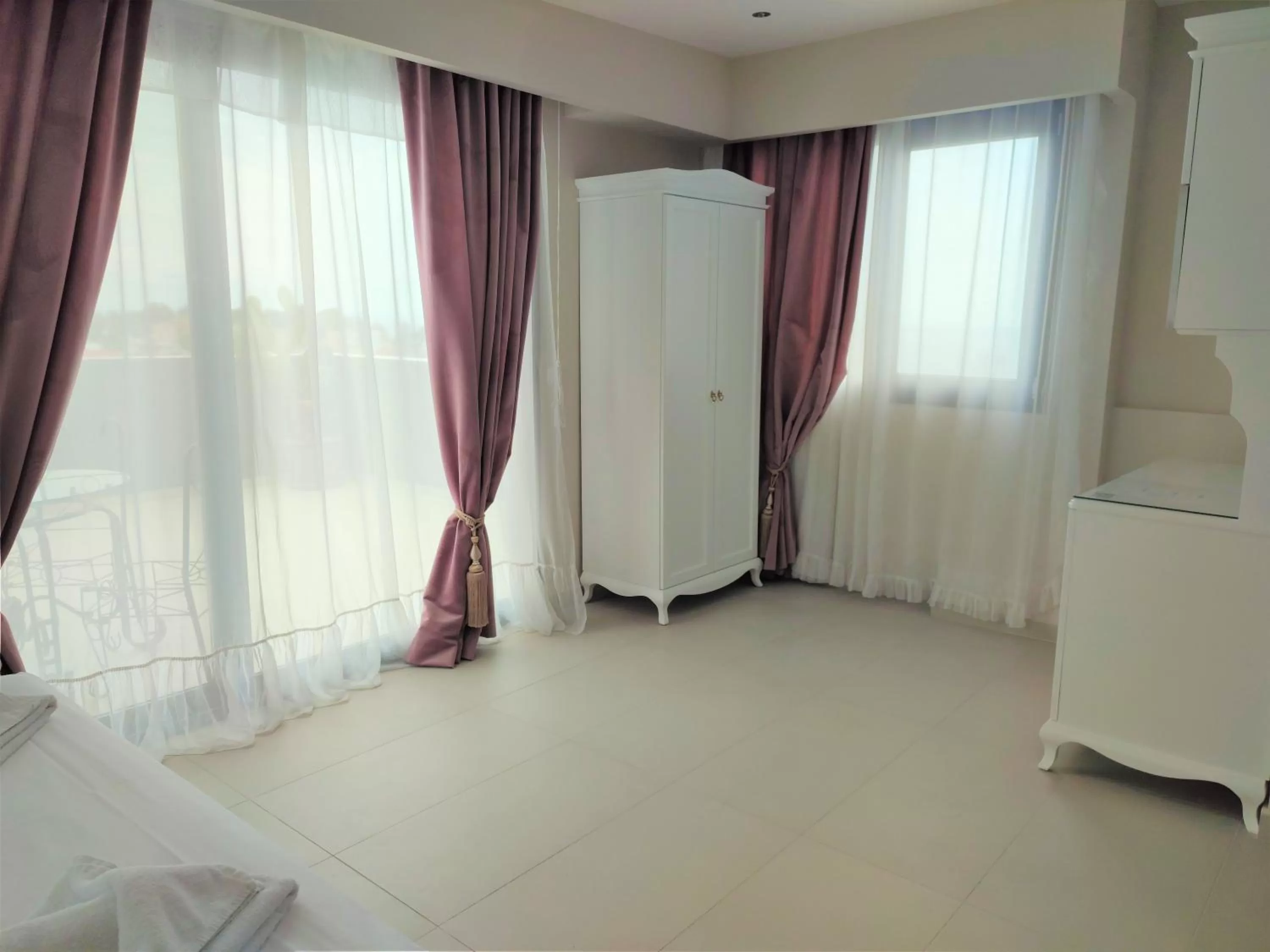 Photo of the whole room in Light Blue Hotel