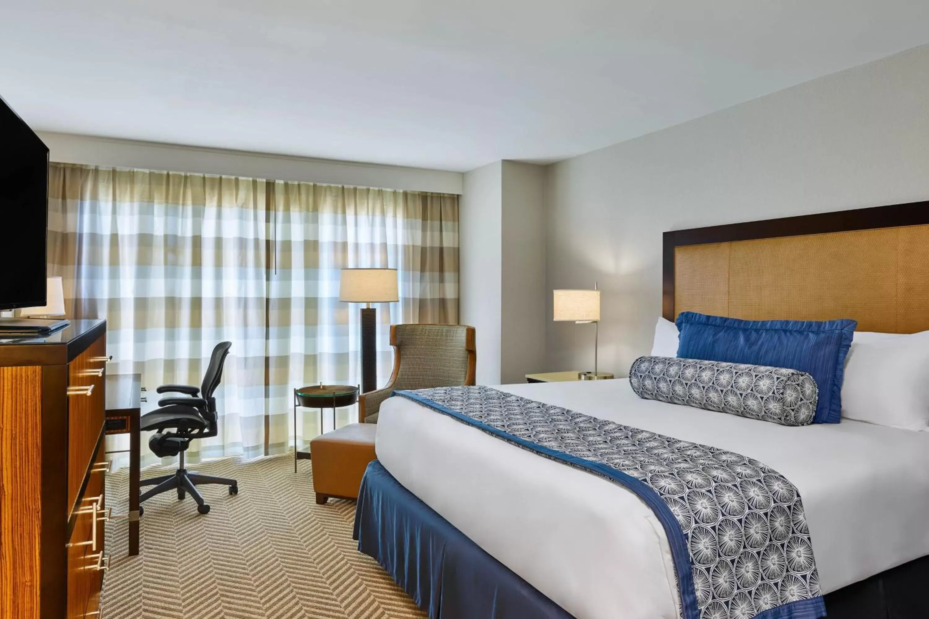 Traditional King Room with Courtyard View - Mobility/Hearing Accessible with Tub in The Westshore Grand, A Tribute Portfolio Hotel, Tampa Traditional King Room with Courtyard View - Mobility/Hearing Accessible with Tub in The Westshore Grand, A Tribute Portfolio Hotel, Tampa