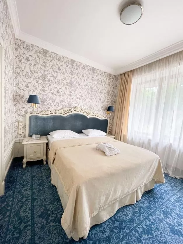 Bed in Royal Olympic Hotel