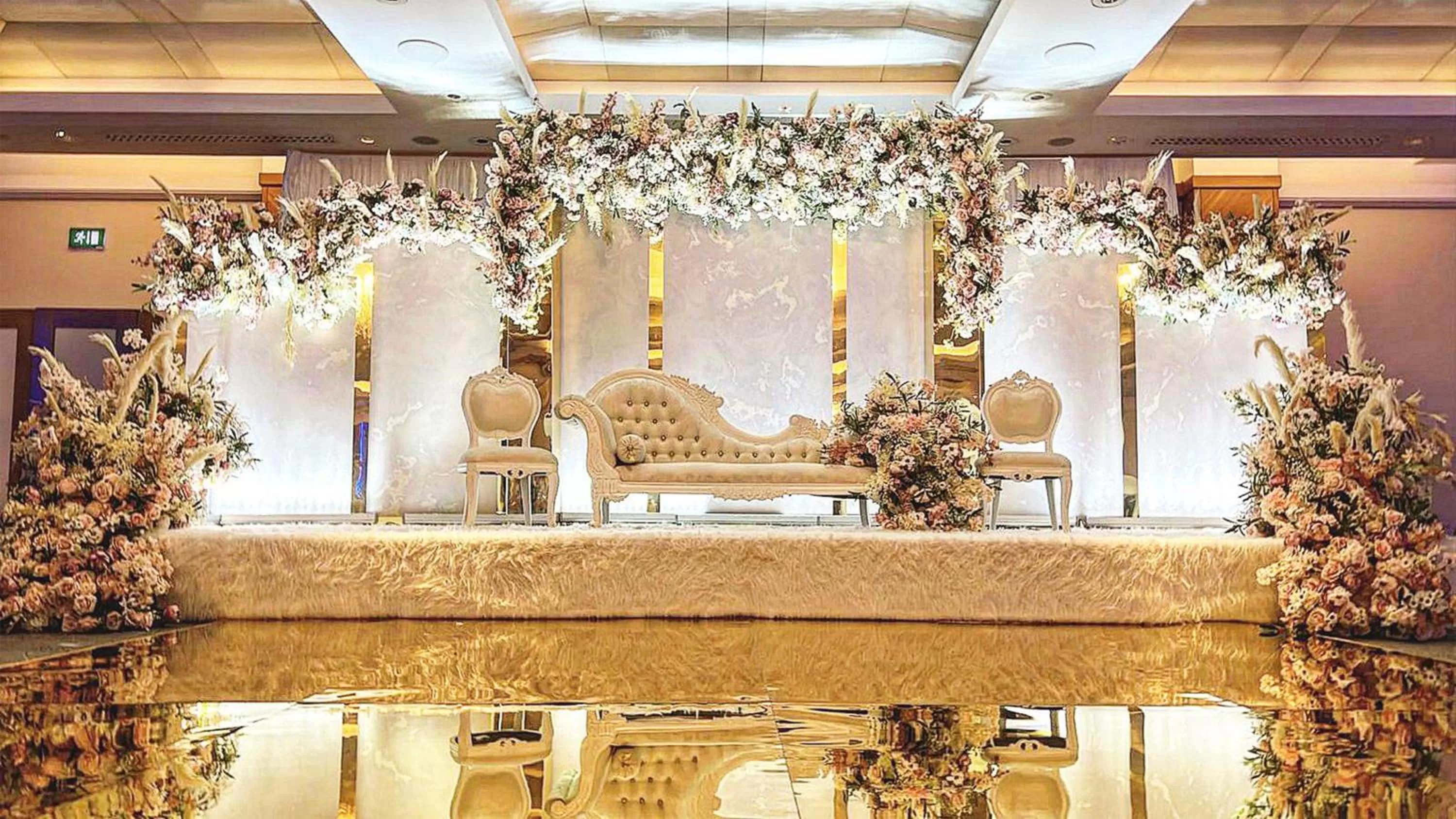 wedding in Royal Garden Hotel