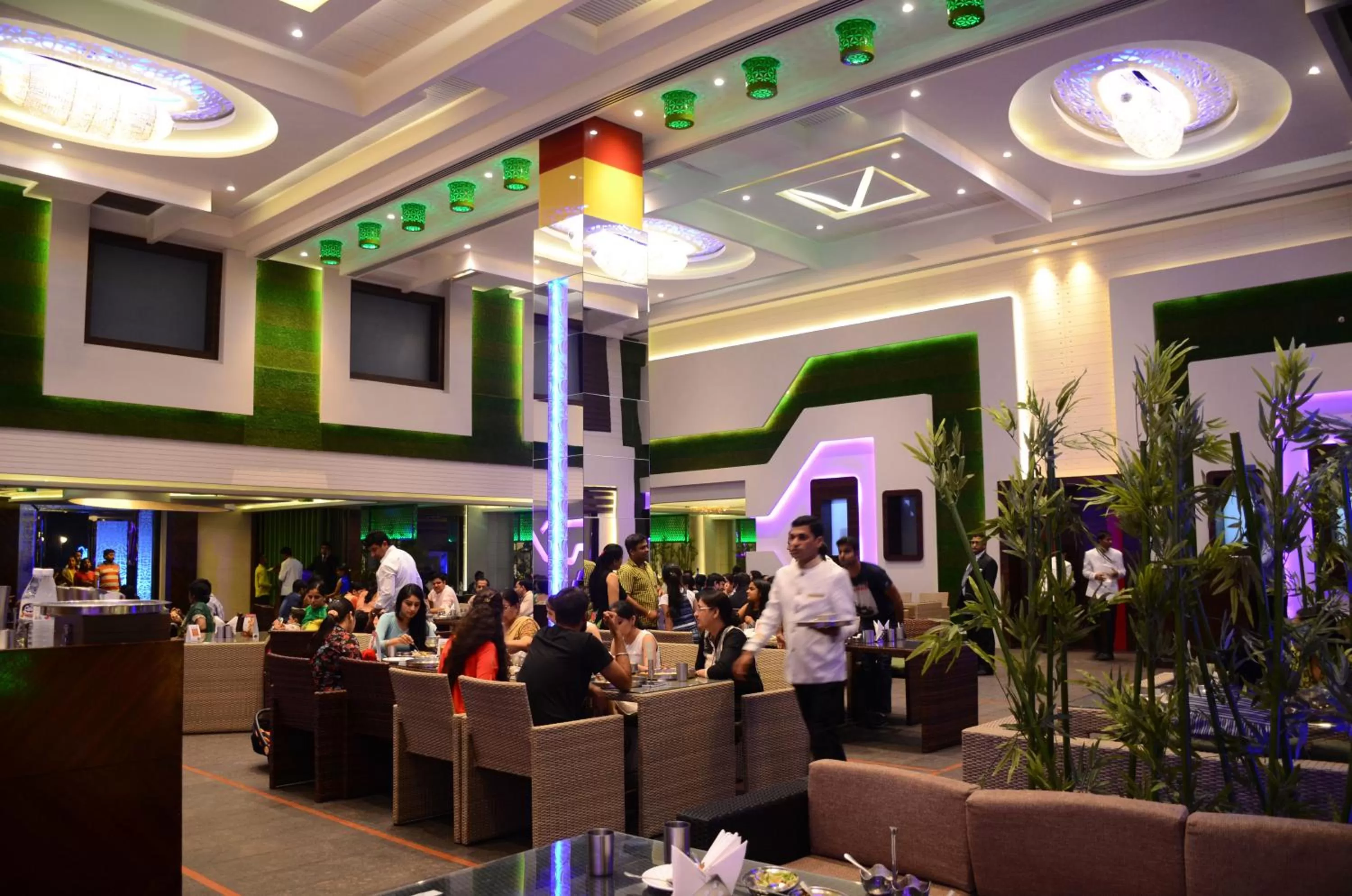 Restaurant/places to eat in The Vivaan Hotel & Resorts Karnal