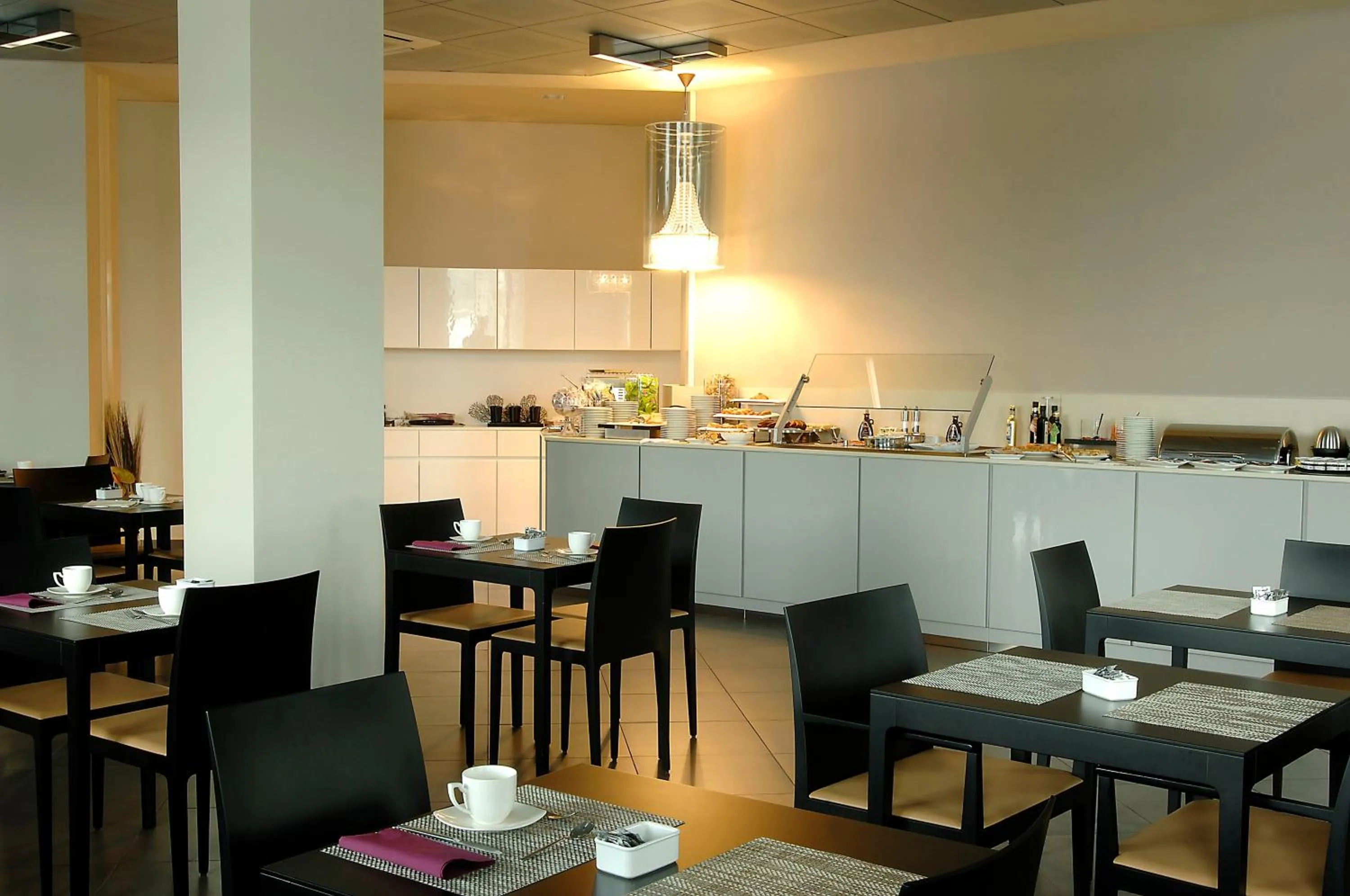 Restaurant/places to eat in G Hotel Ancona