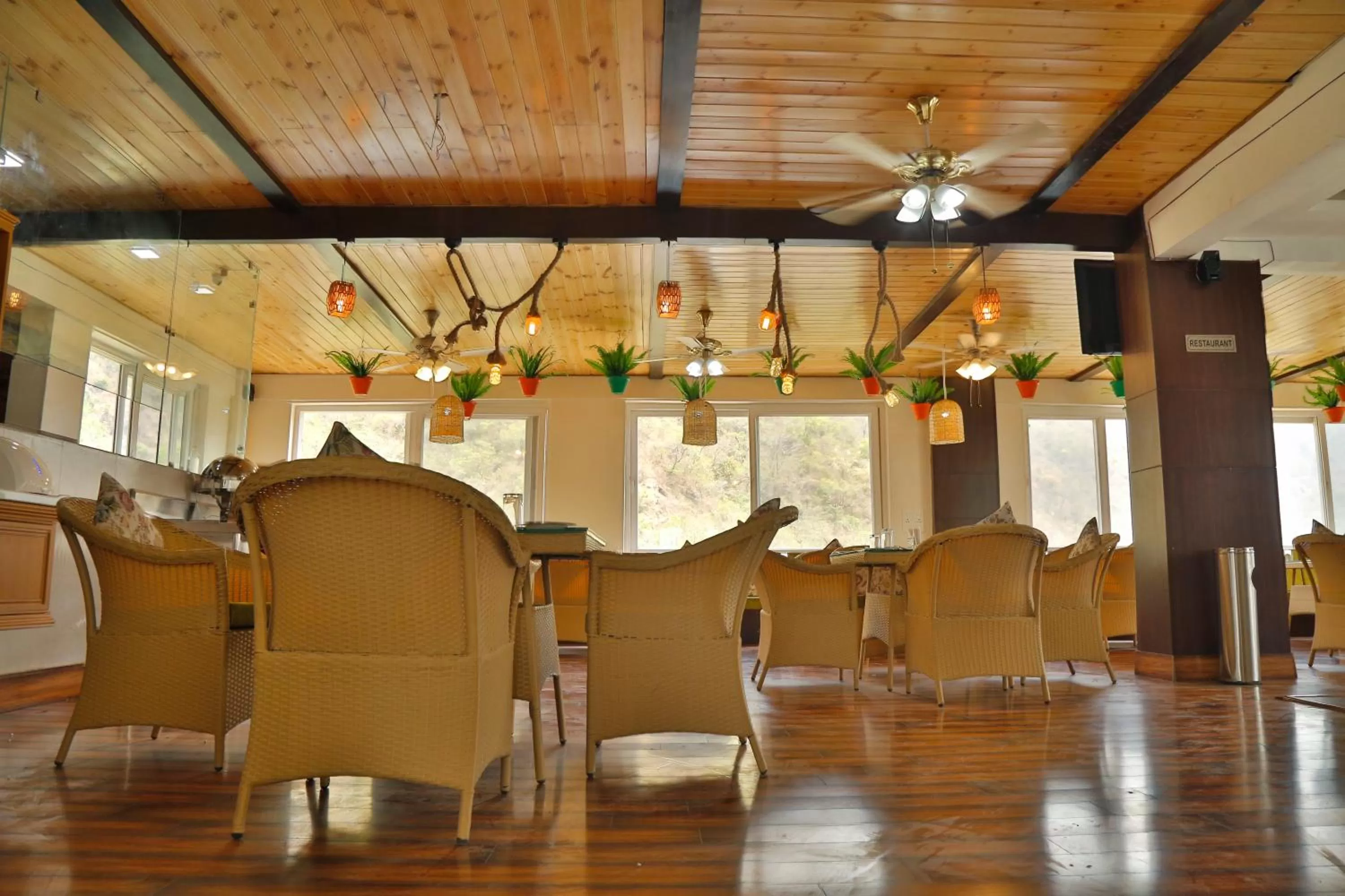 Balcony/Terrace, Restaurant/Places to Eat in Kamay The Grand Alova