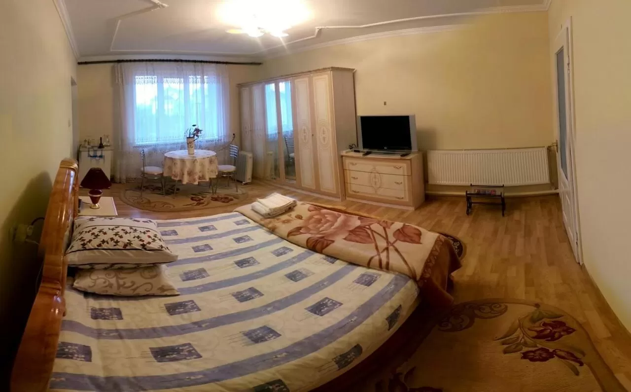 Bedroom, Bed in Navigator