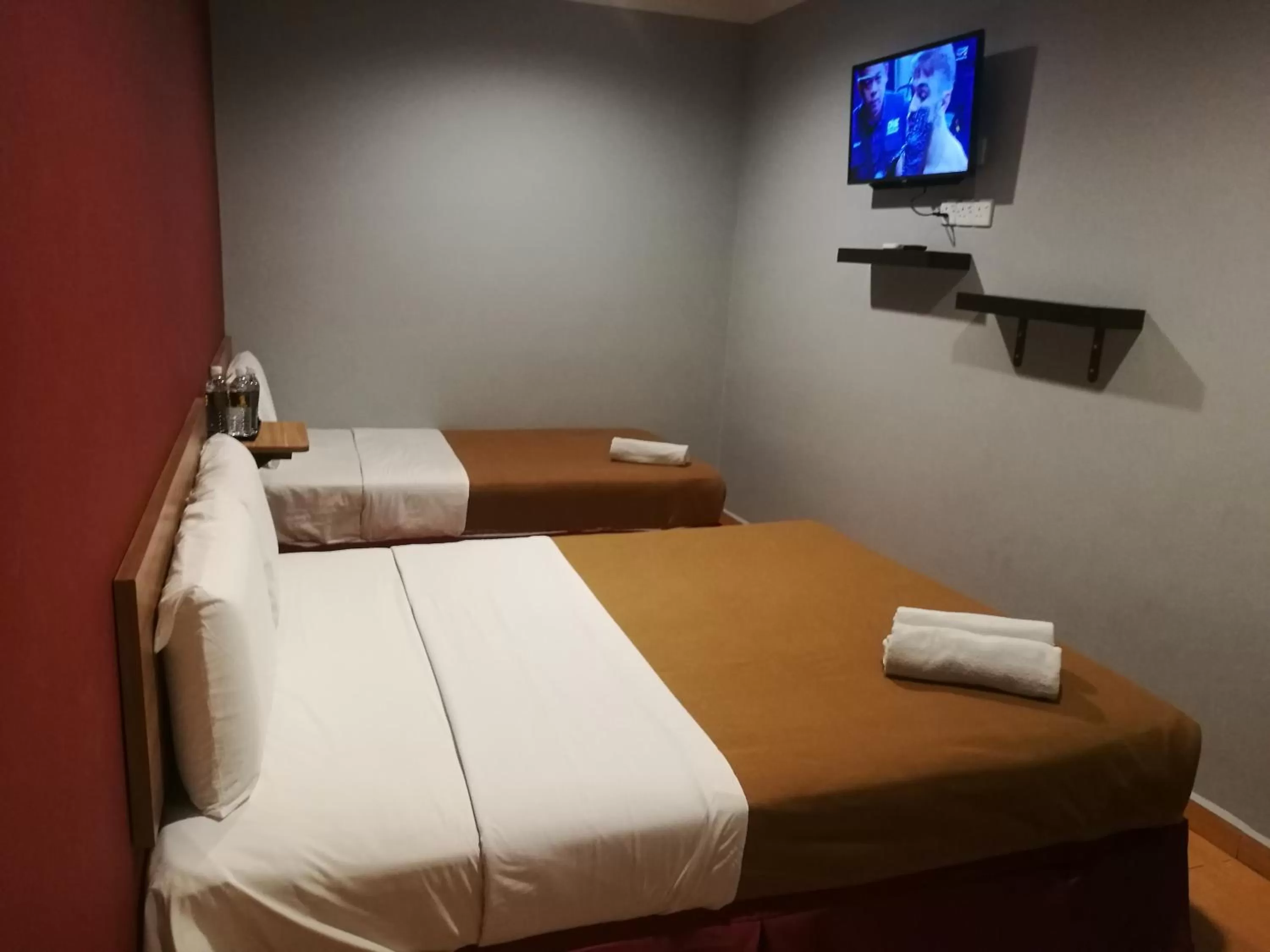 Bedroom, Bed in Grandpa Hotel