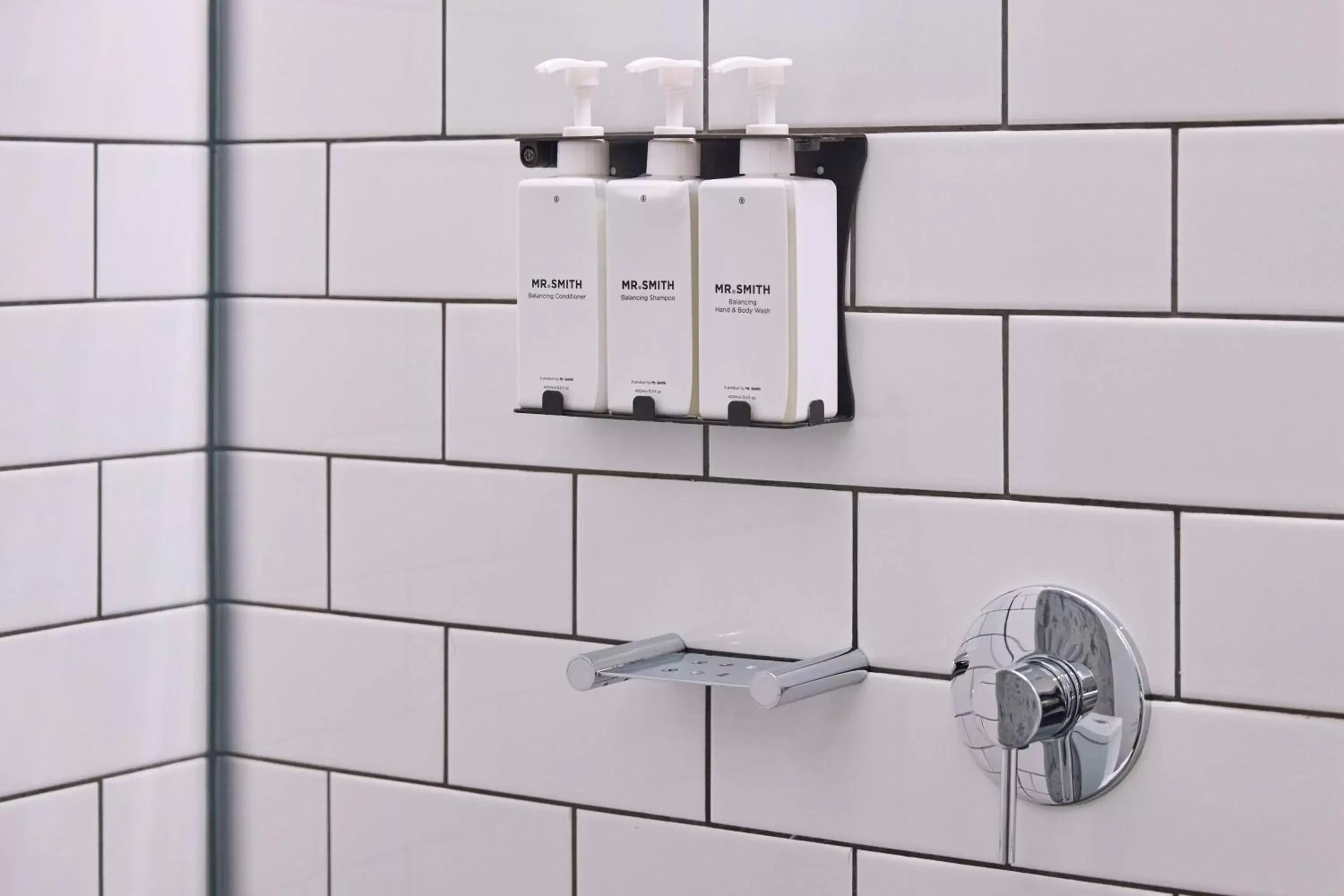 Twin Room with Airport Runway View in Atura Adelaide Airport Twin Room with Airport Runway View in Atura Adelaide Airport