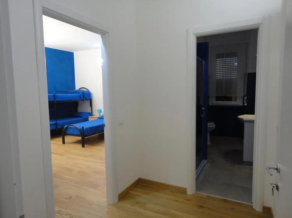 Bathroom, Bed in Pavia Ostello