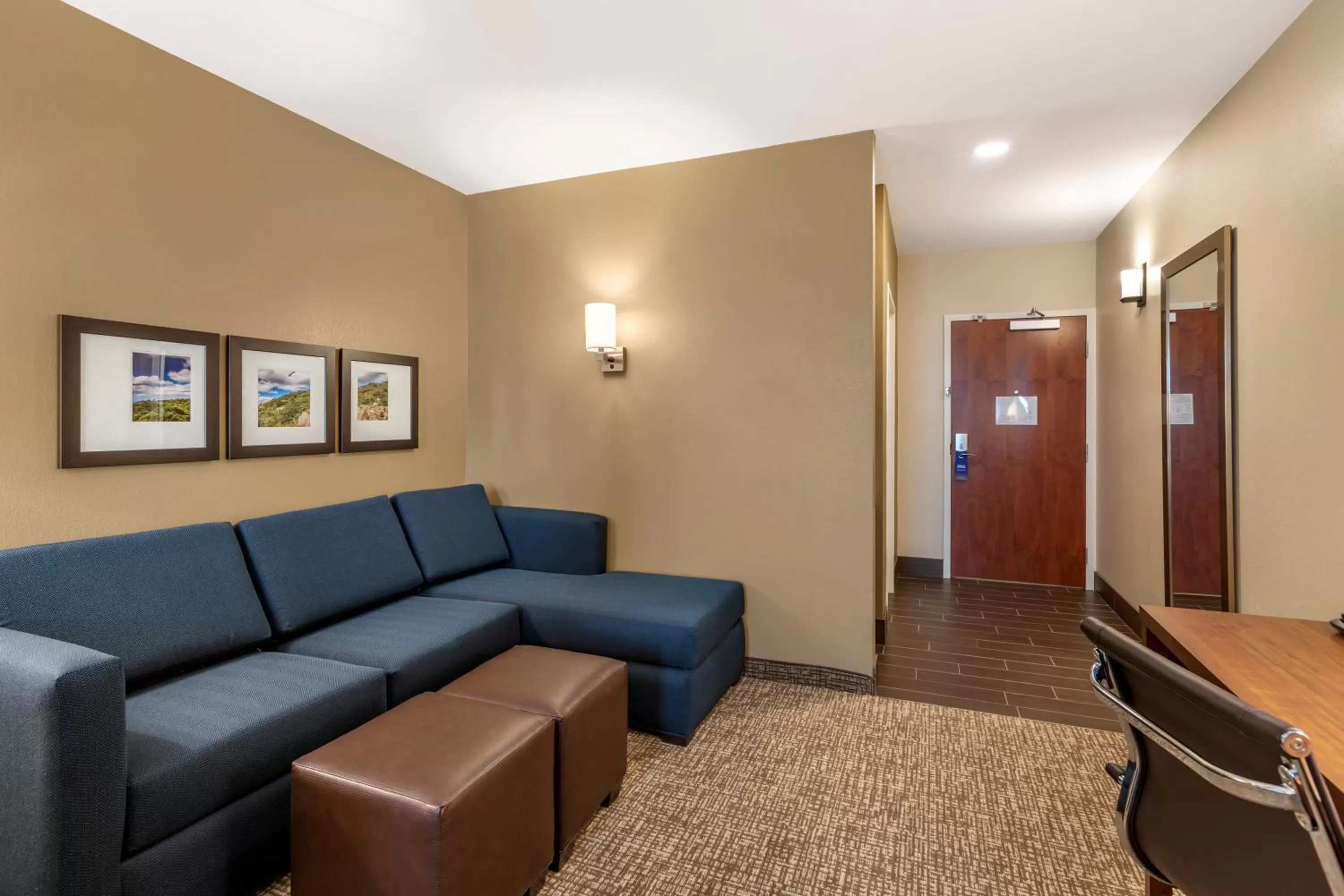 Seating area in Comfort Inn & Suites Winchester