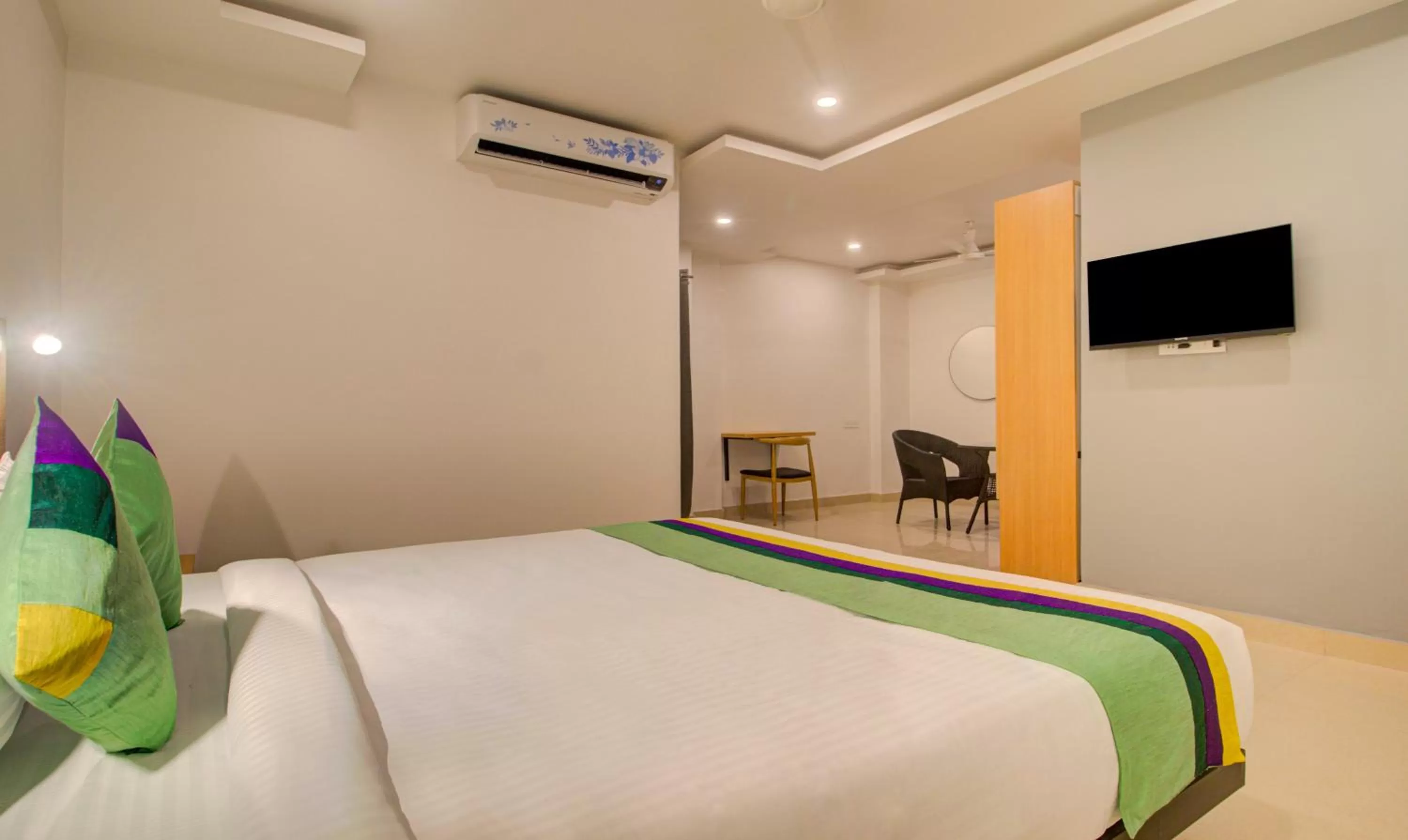 Bedroom, Bed in Treebo De Alphabet Kondapur