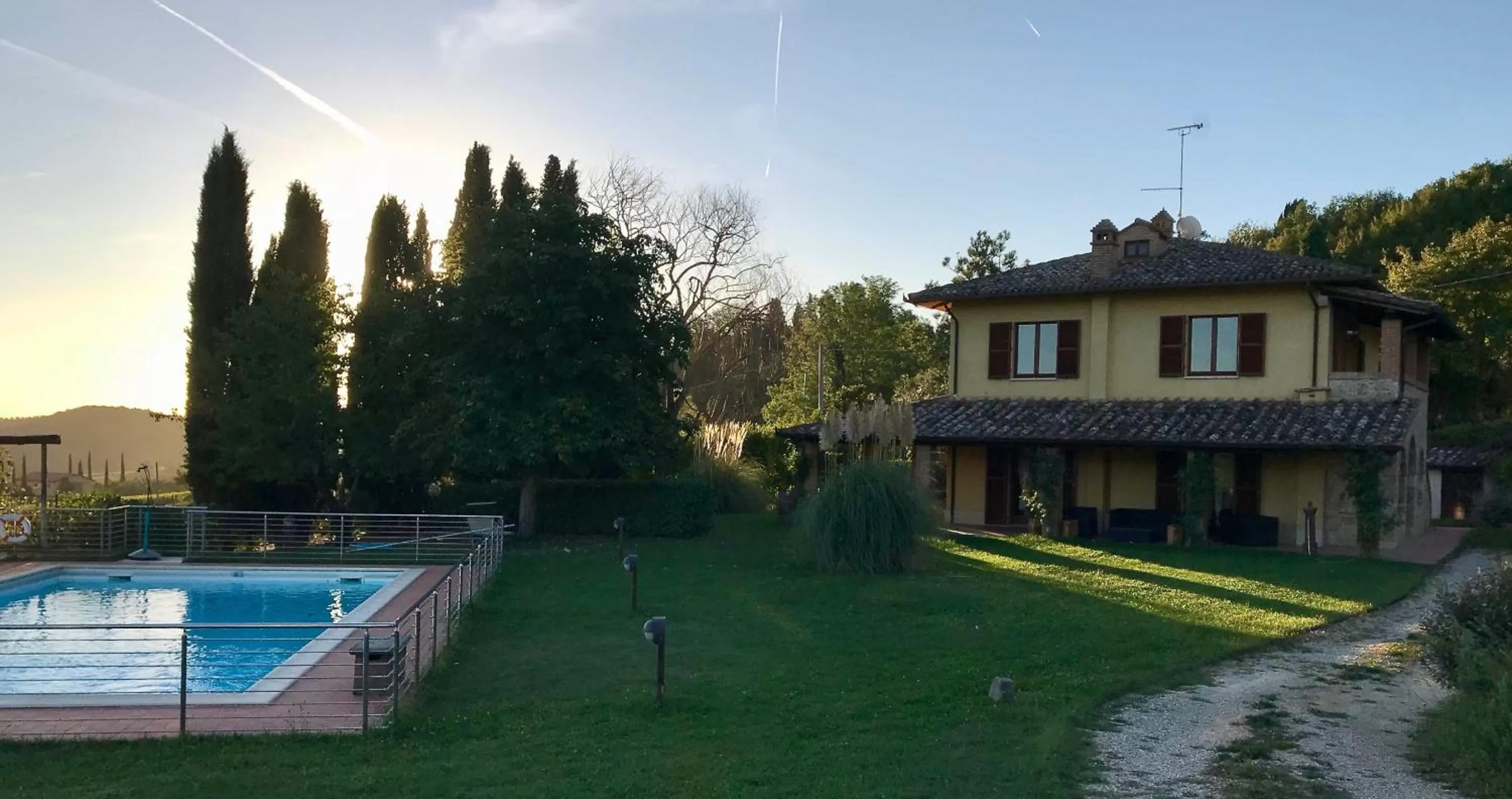 Swimming pool in The Grapevine by MANVI