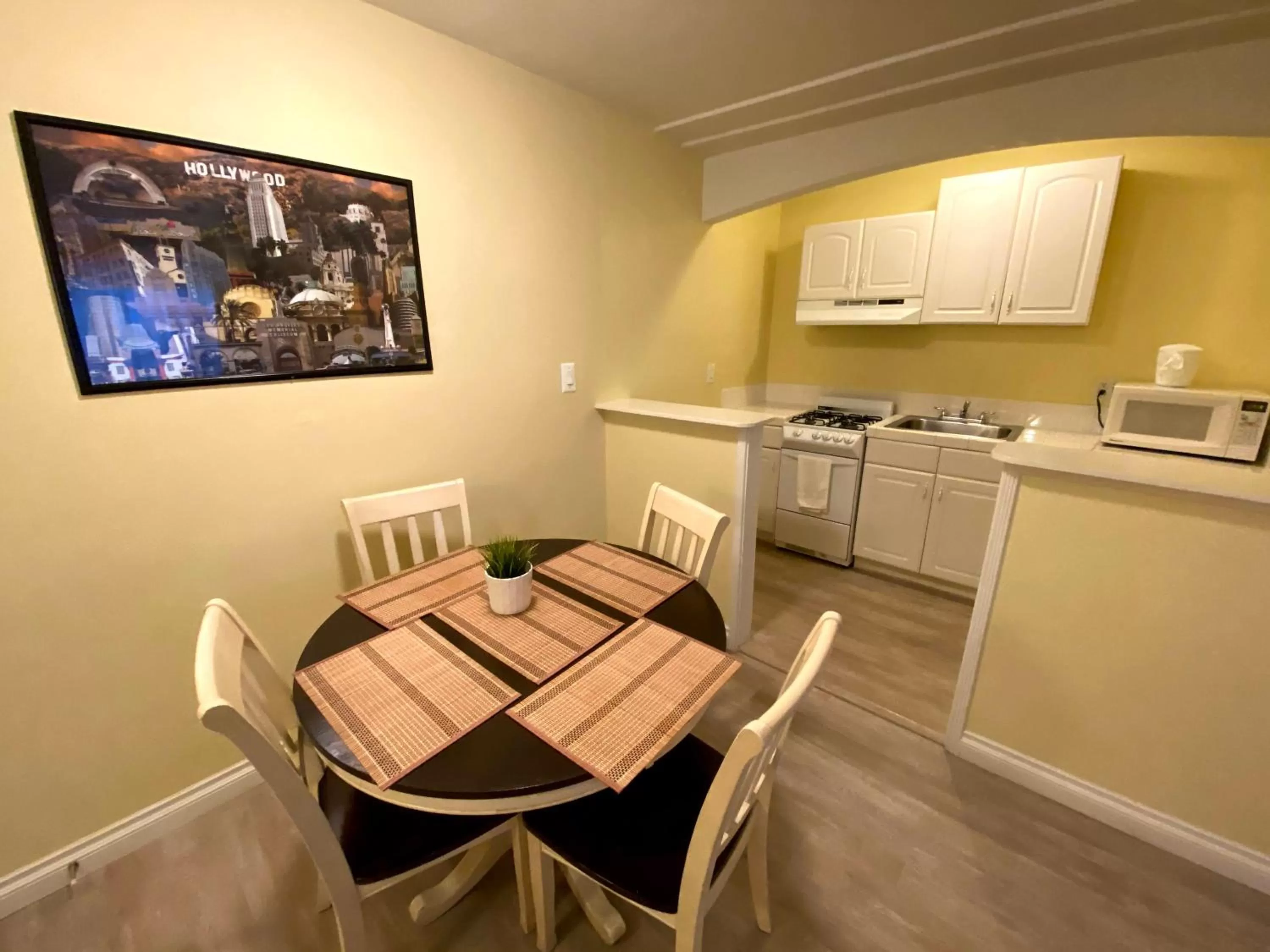 Kitchen or kitchenette in Hollywood Celebrity Hotel